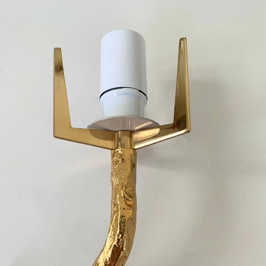 Coppia di lampade da sole in bronzo dorato e opalino Arlus, 1960 circa, Francia. in vendita 5