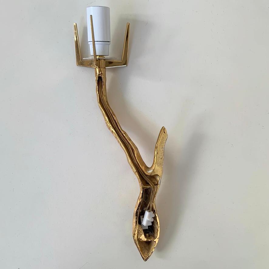 Coppia di lampade da sole in bronzo dorato e opalino Arlus, 1960 circa, Francia. in vendita 6