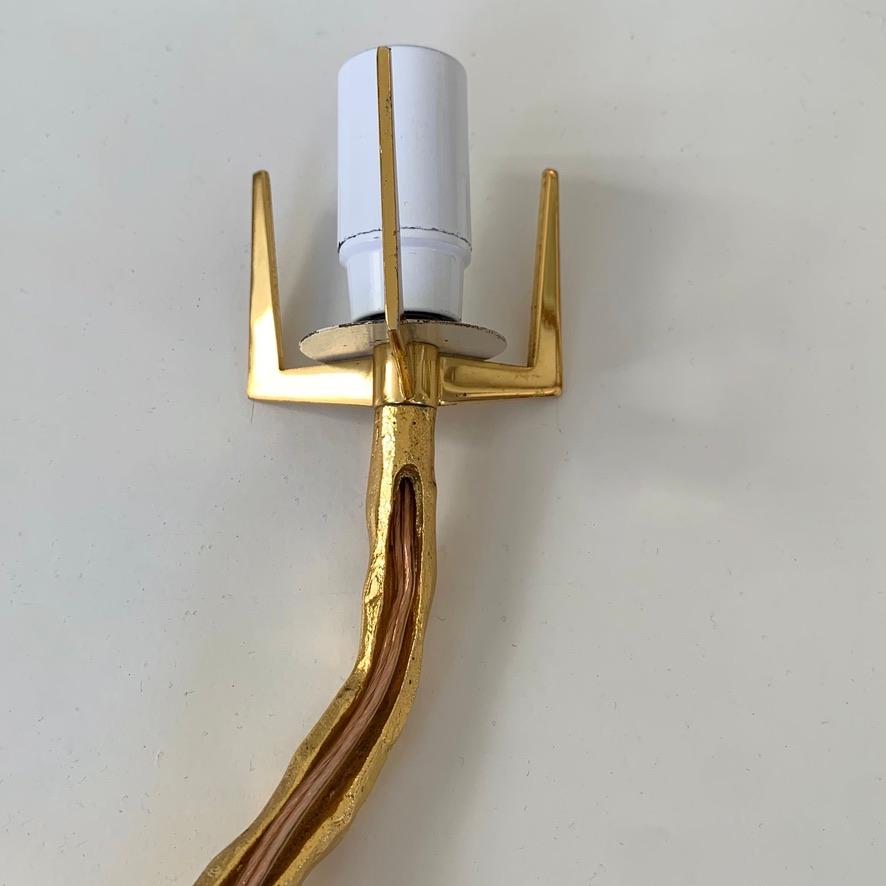 Coppia di lampade da sole in bronzo dorato e opalino Arlus, 1960 circa, Francia. in vendita 7