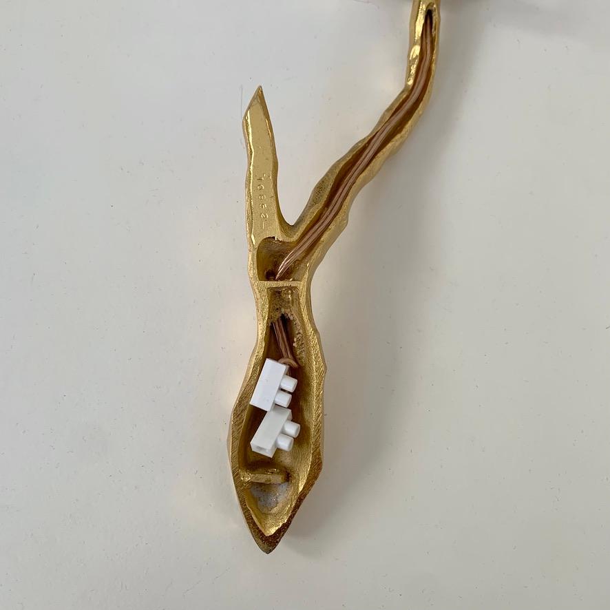 Coppia di lampade da sole in bronzo dorato e opalino Arlus, 1960 circa, Francia. in vendita 8