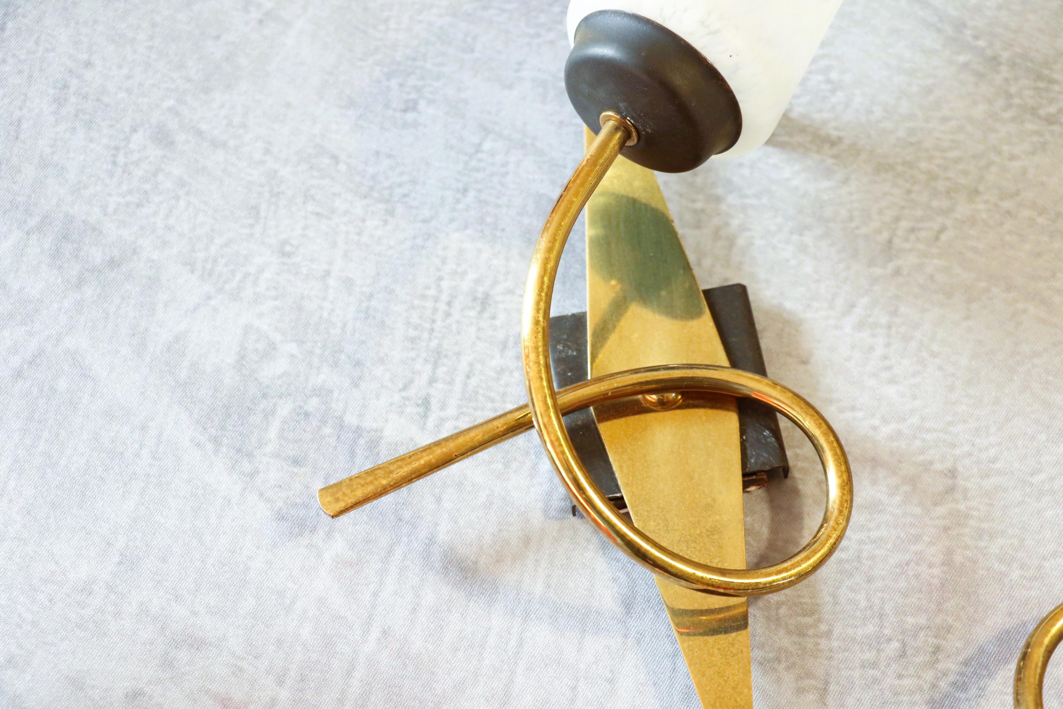 Francese Coppia di lampade da parete di metà secolo Arlus, anni '50 in vendita