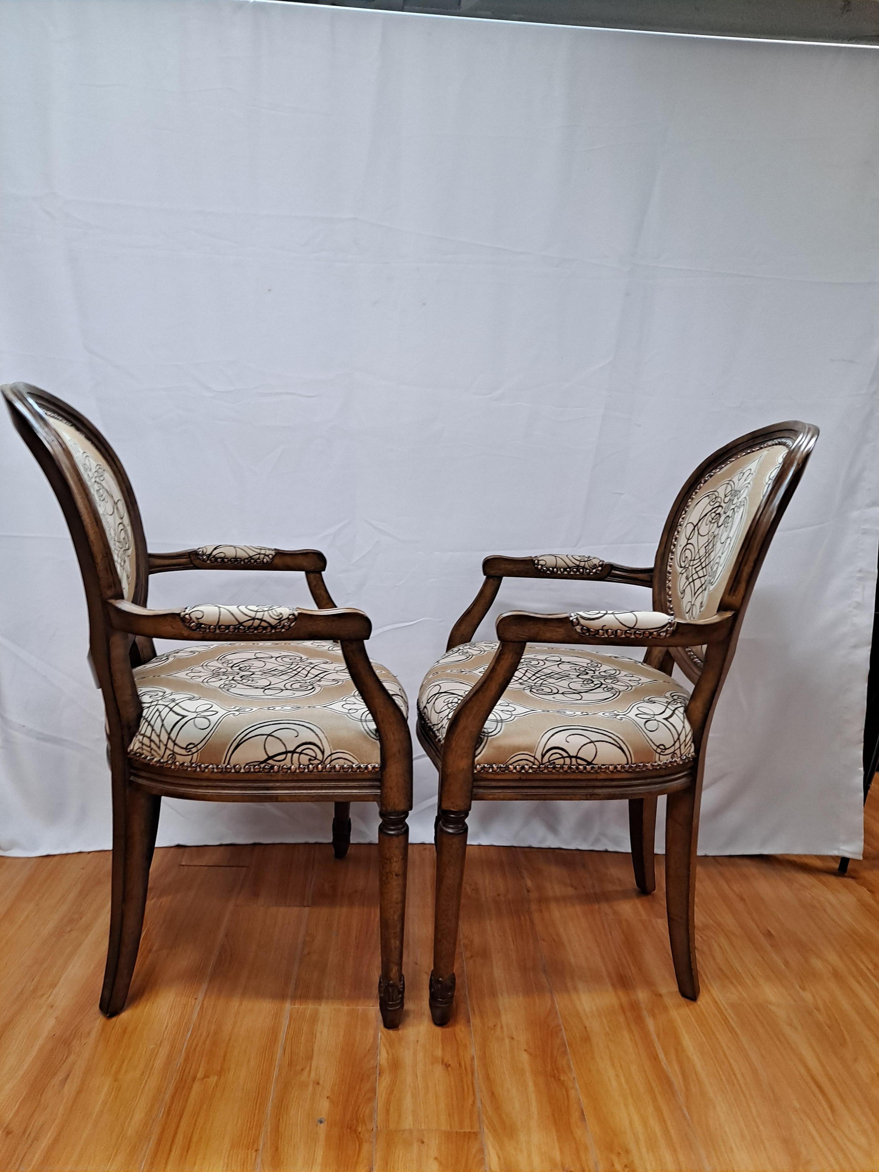 Legno Coppia di poltrone in stile francese in vendita