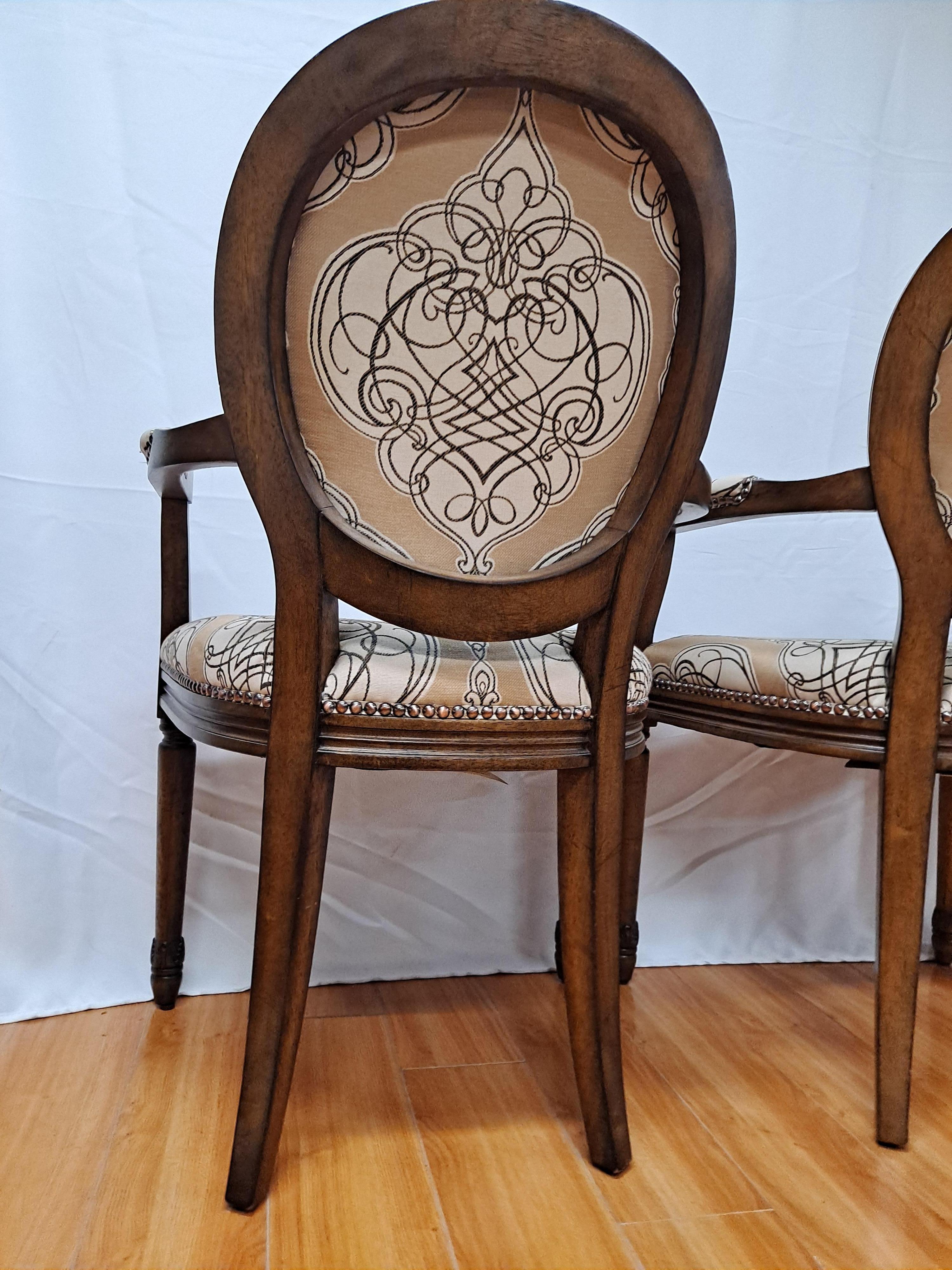 Coppia di poltrone in stile francese in vendita 3