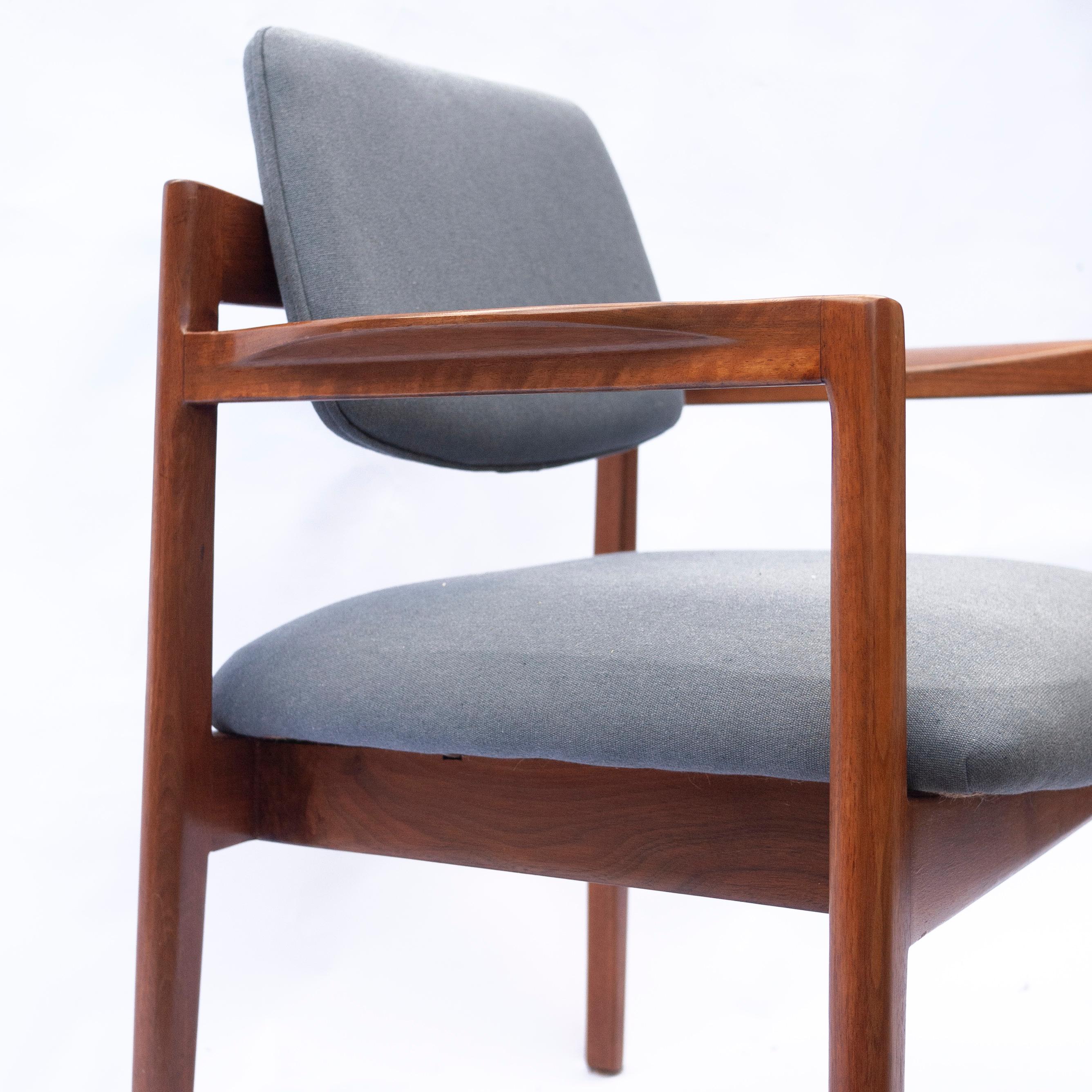 Pair of Arm Chairs by Jens Risom for Knoll in Walnut and Newly Upholstered  For Sale 8