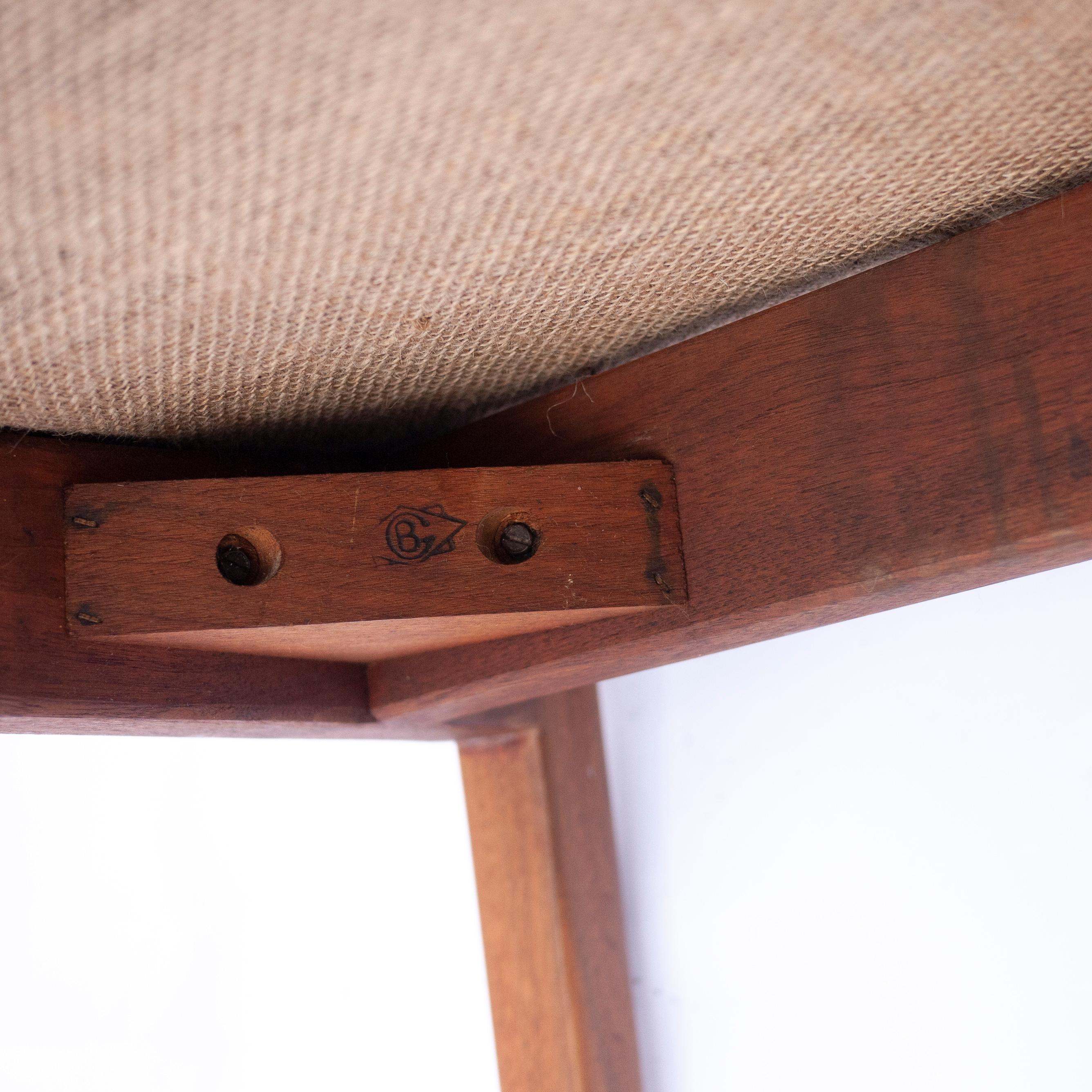 Ein Paar Sessel von Jens Risom für Knoll aus Nussbaumholz und neu gepolstert  im Angebot 10