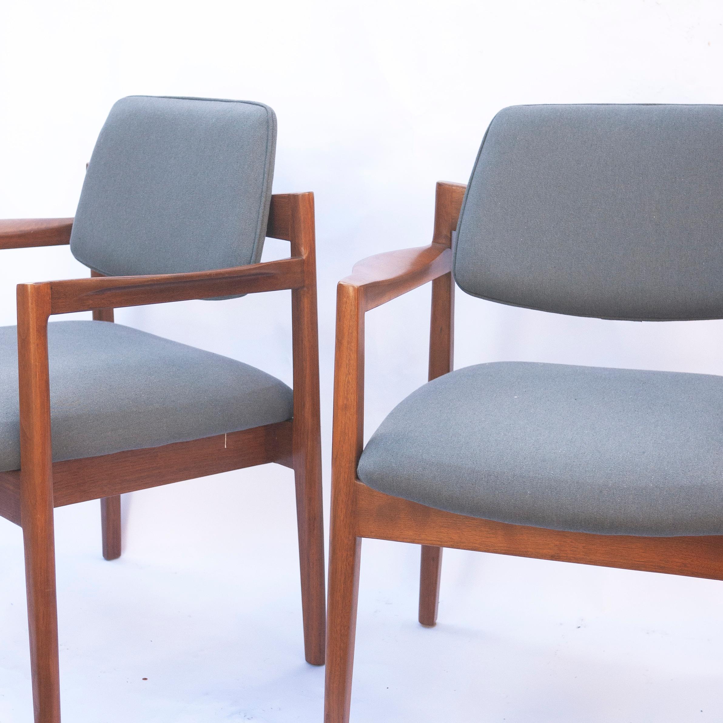 Fabric Pair of Arm Chairs by Jens Risom for Knoll in Walnut and Newly Upholstered  For Sale
