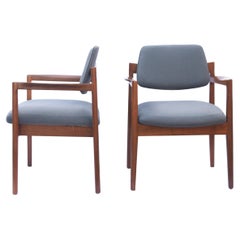 Pair of Arm Chairs by Jens Risom for Knoll in Walnut and Newly Upholstered 