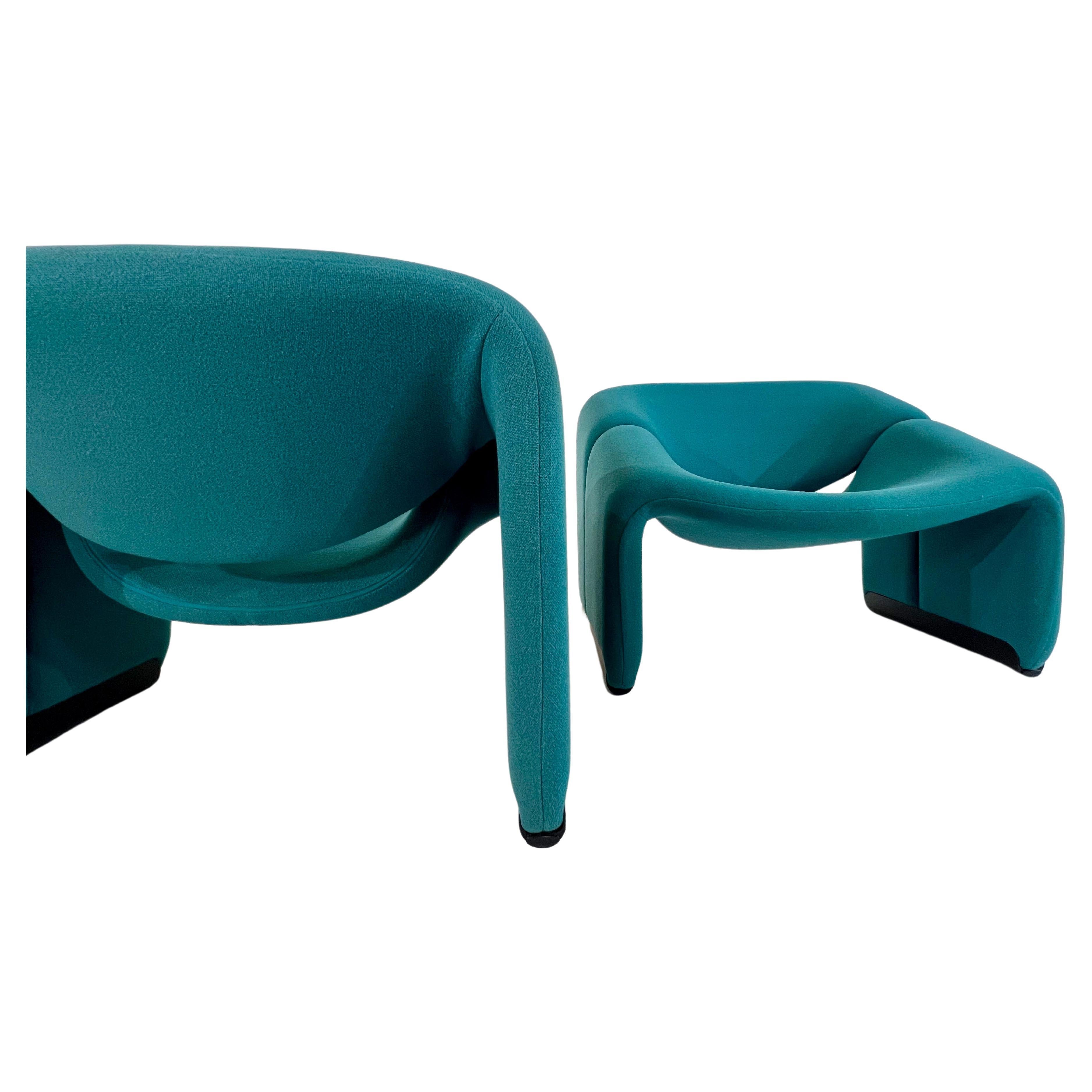 Pair of arm chairs F598 (Groovy) by Pierre Paulin for Artifort. ONE LEFT! For Sale