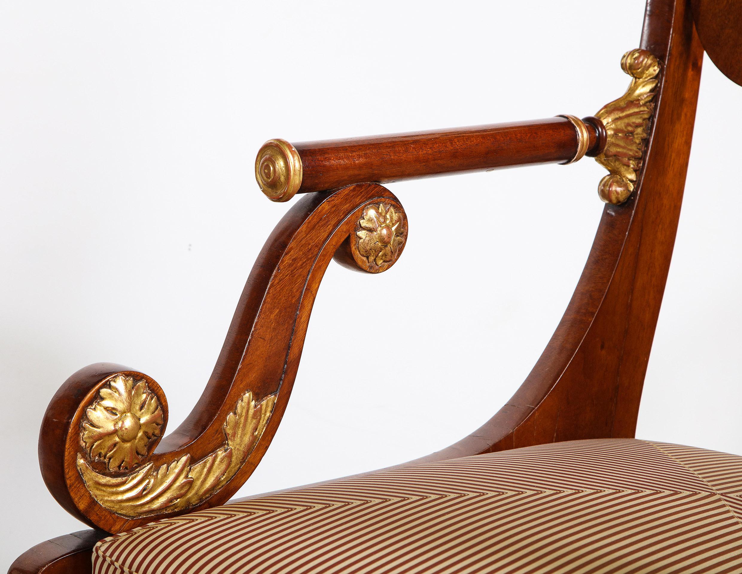 Legno dorato Coppia di poltrone in vendita