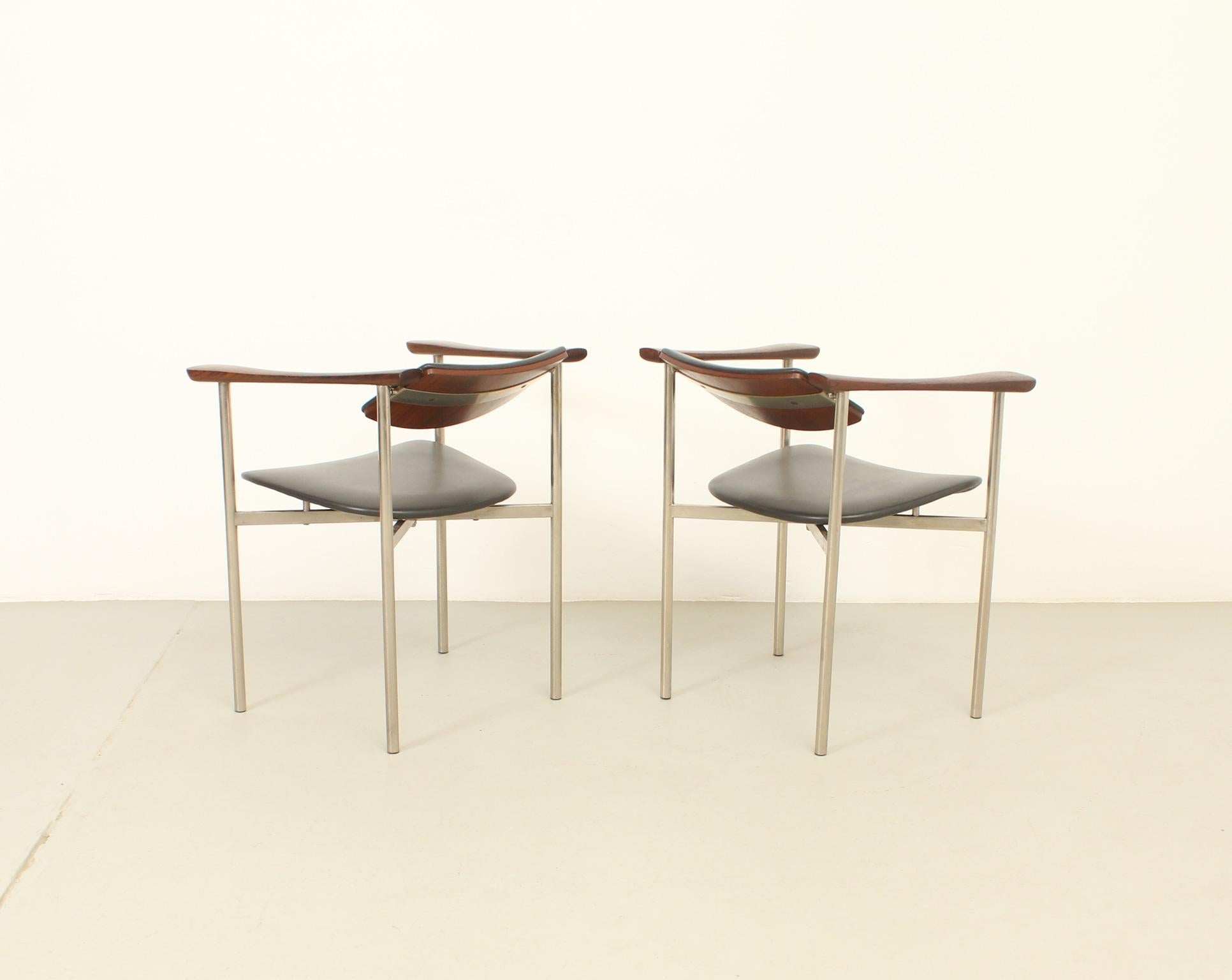 Paar Sessel mit drehbarer Rückenlehne aus den 1960er Jahren im Angebot 5