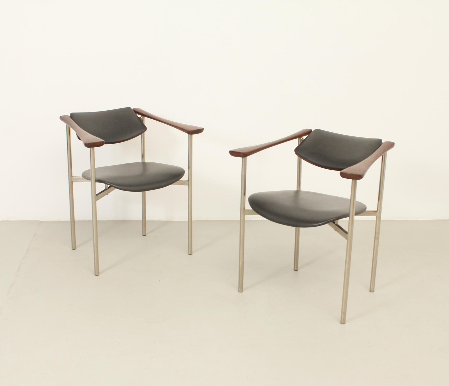 Paar Sessel mit drehbarer Rückenlehne aus den 1960er Jahren im Angebot 6
