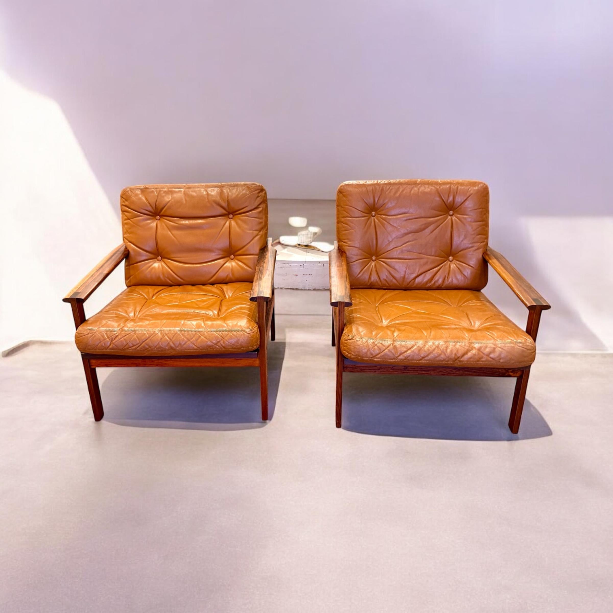 Mid-Century moderno Coppia di armadietti  di Illum Wikkelso in pelle e palissandro in vendita