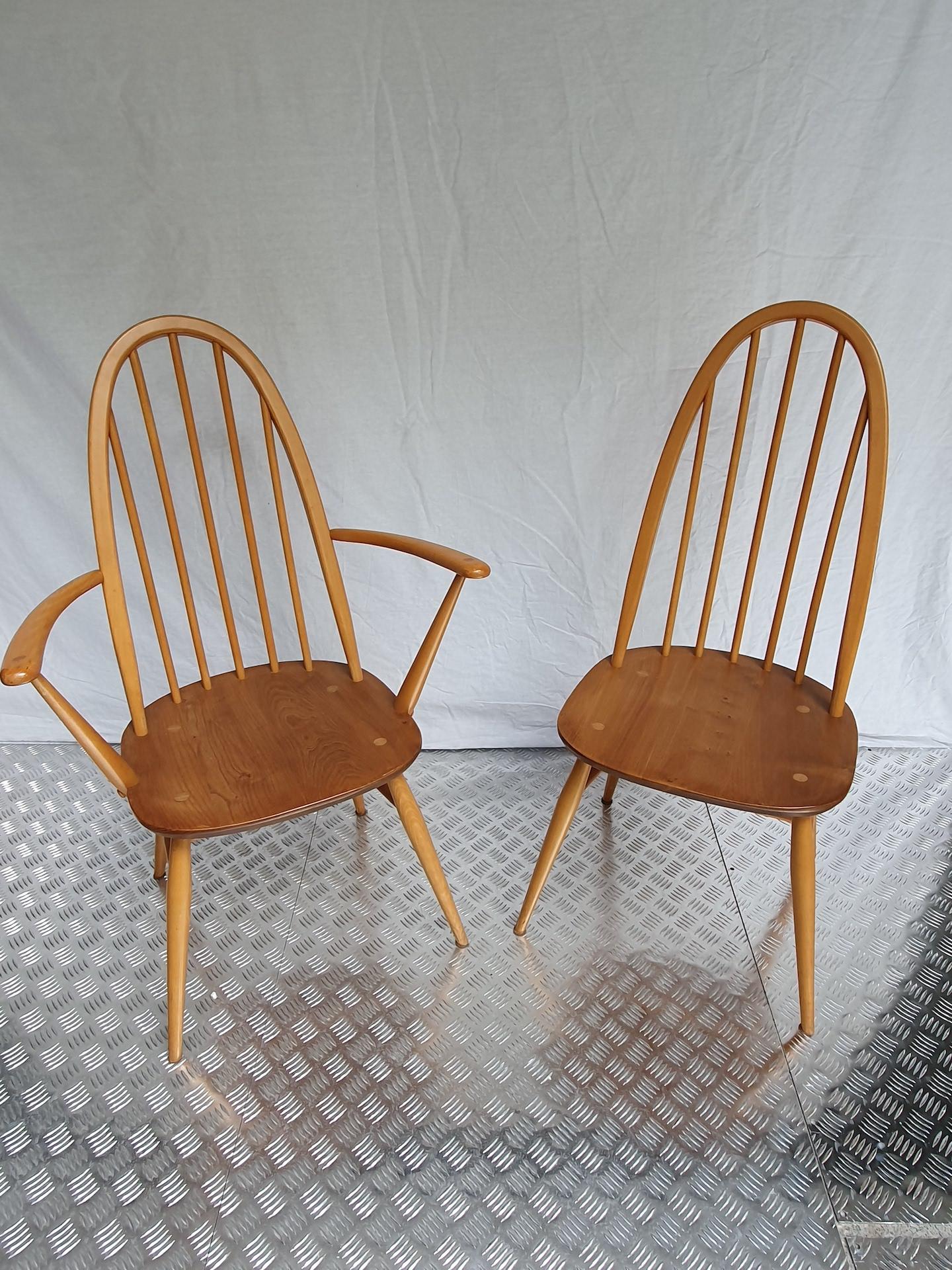 Paar Sessel und Windsor-Stuhl von Lucian Randolph Ercolani 
Ercol Ausgabe
um 1960
Ulme und Buche
Maße: 97 x 42 x 41 cm
In sehr gutem Zustand.