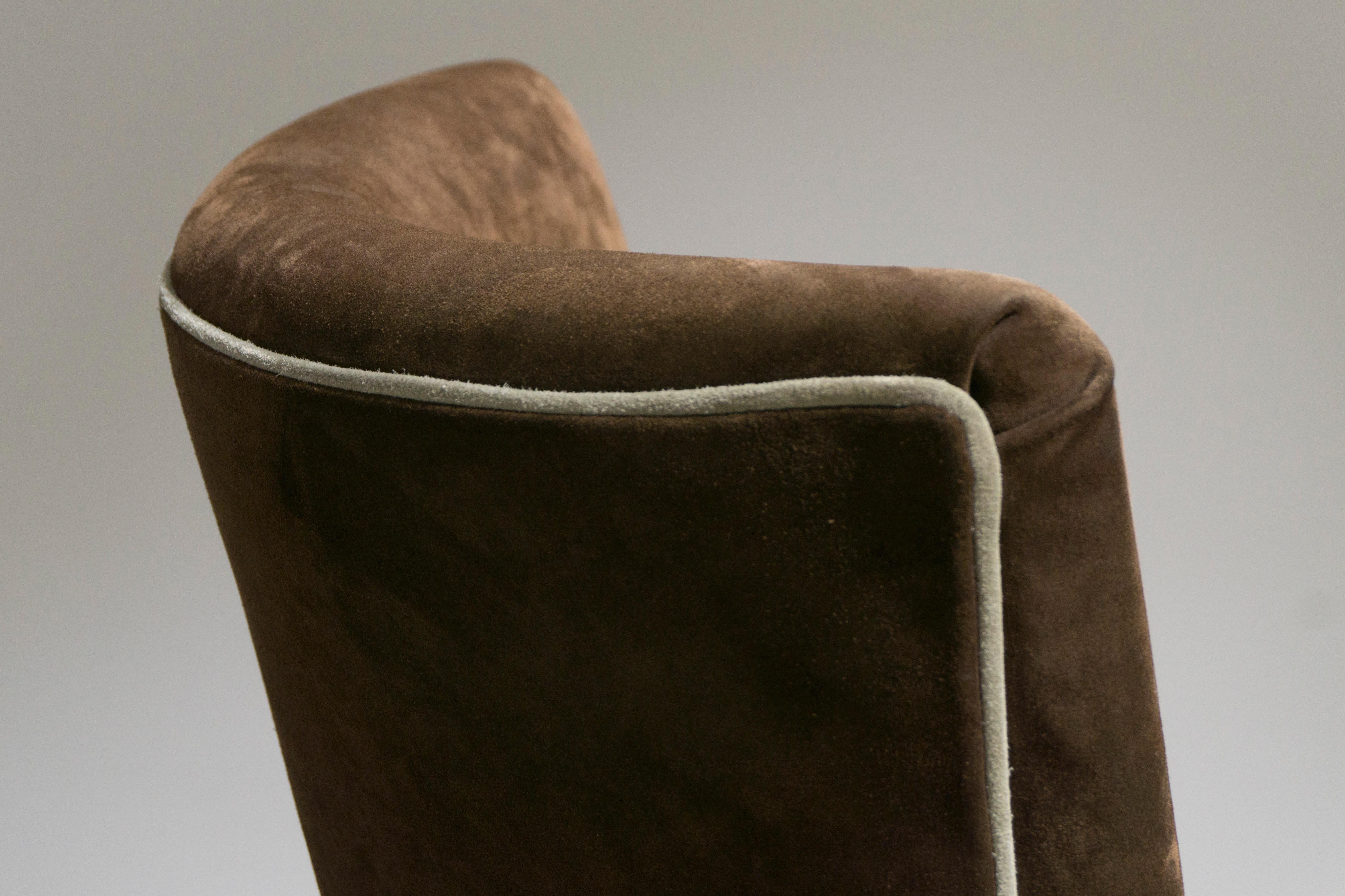 Pair of suede and walnut armchairs by Guglielmo Ulrich, 1936 4