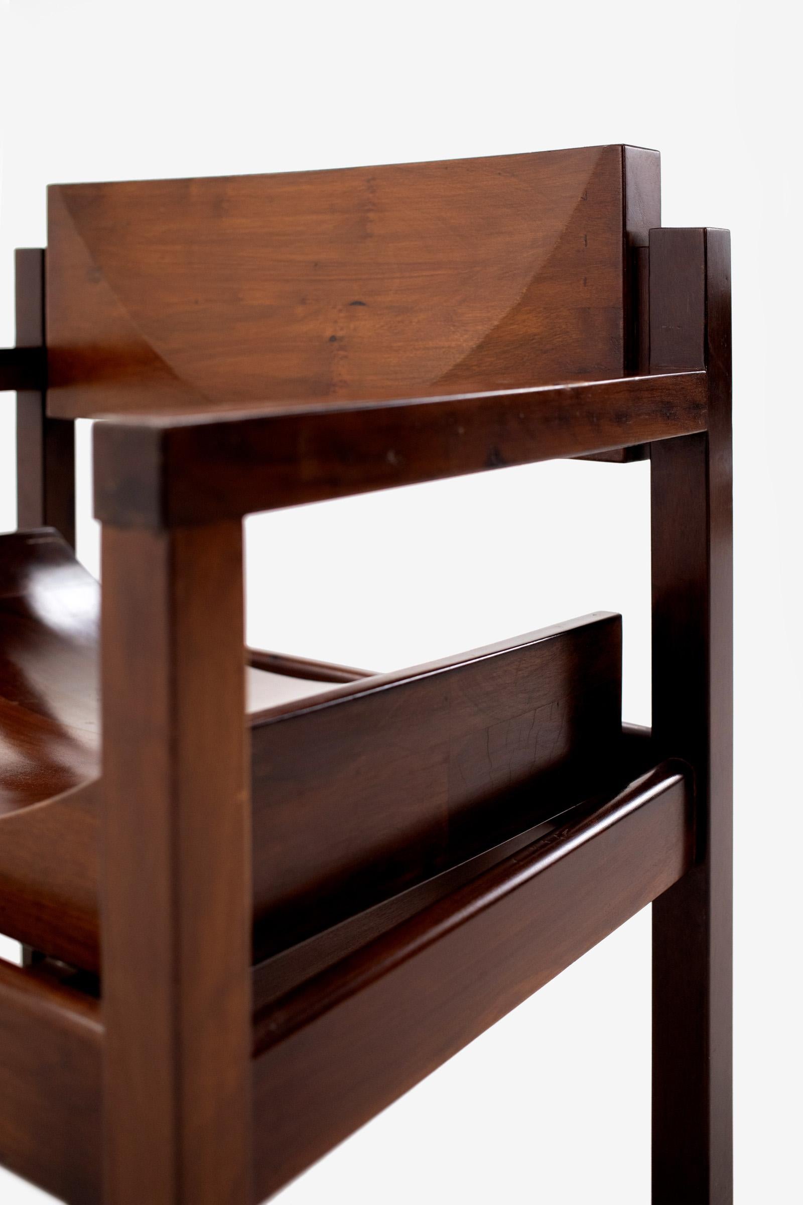 20ième siècle Paire de fauteuils par Joaquim Tenreiro, Brésilien moderne du milieu du siècle, 1955 en vente