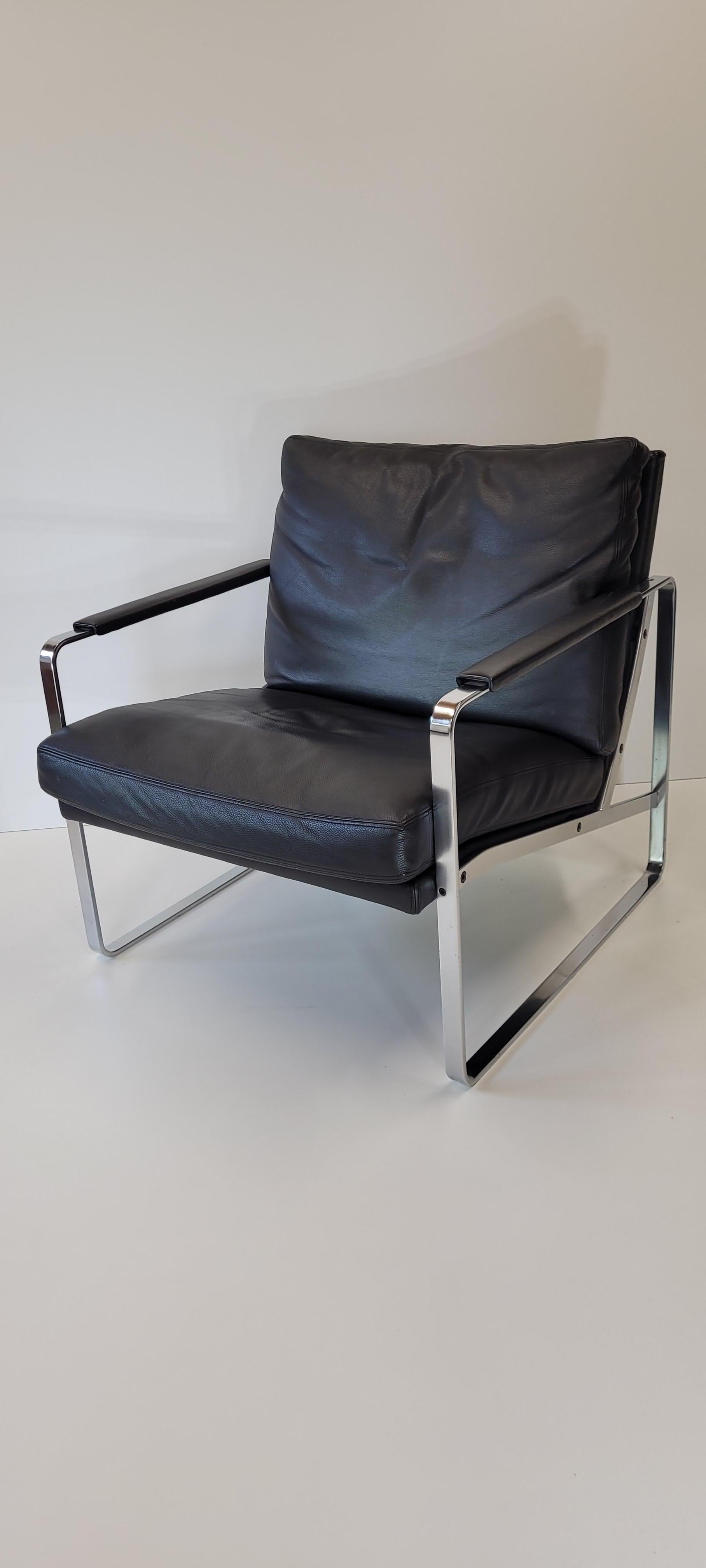 Pair of Armchair in Black Soft Leather Seat and Stainless Steel Frame, Fabricius For Sale 1