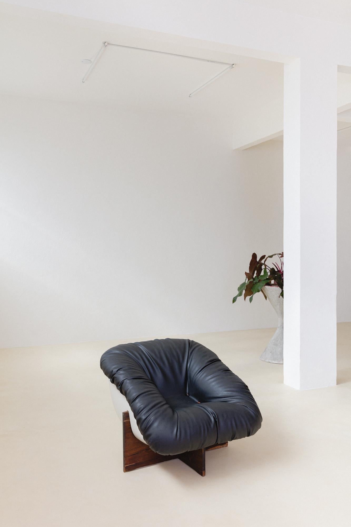 Mid-Century Modern Pair of Armchair MP-61 in Rosewood by Brazilian Designer Percival Lafer, 1973