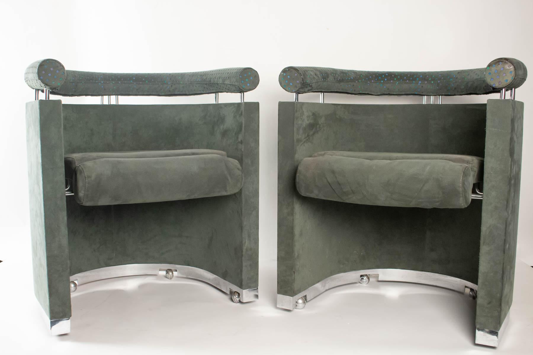 Pair of armchairs, 1980, Italy, metal and Swedine.
Measures: H 72 cm, W 62 cm, W 50 cm.