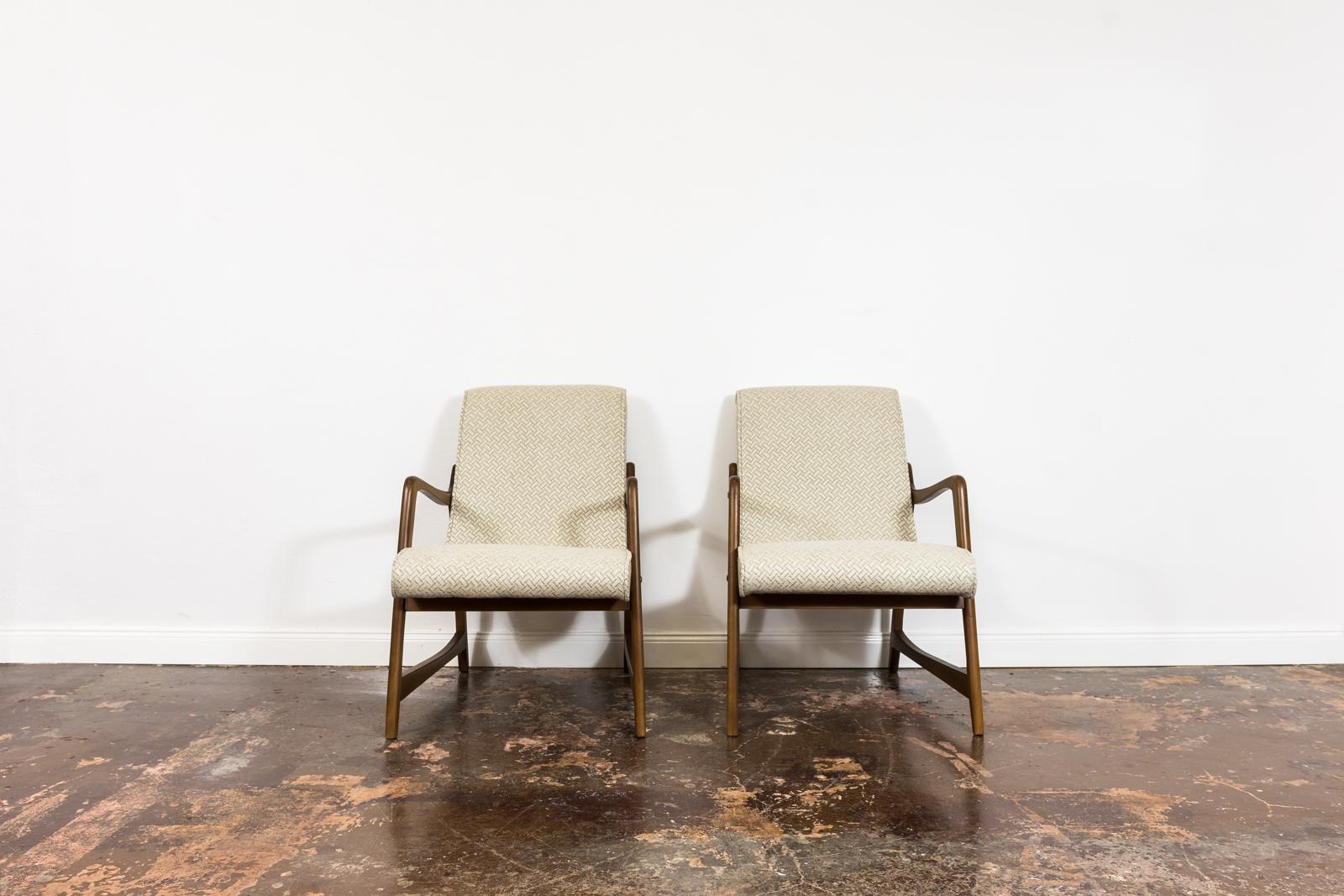 Pair of armchairs 364 by Barbara Fenrych Weclawska, 1960s, Poland.
Completely restored.