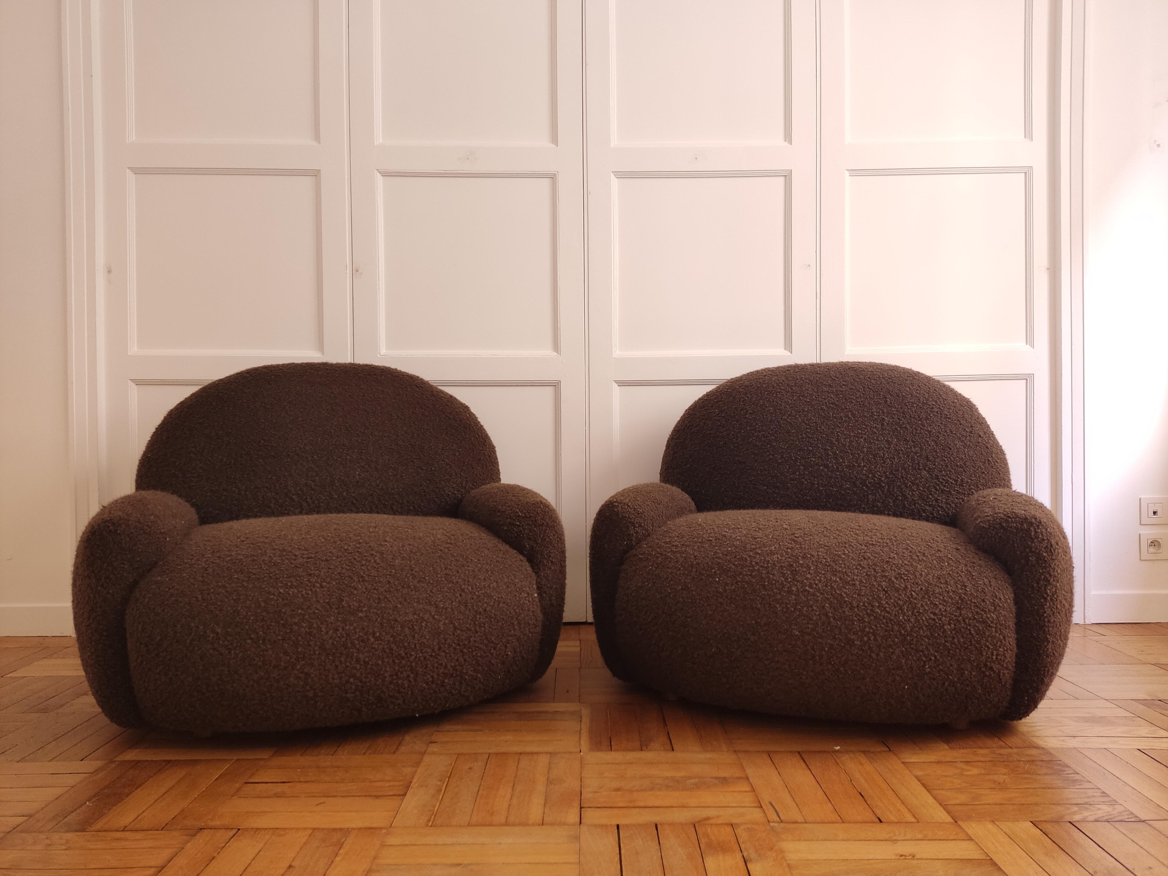 Pair of 70s armchairs restored in a chocolate bouclé. Elegant lines, all in roundness will give a lot of elegance to your interior.