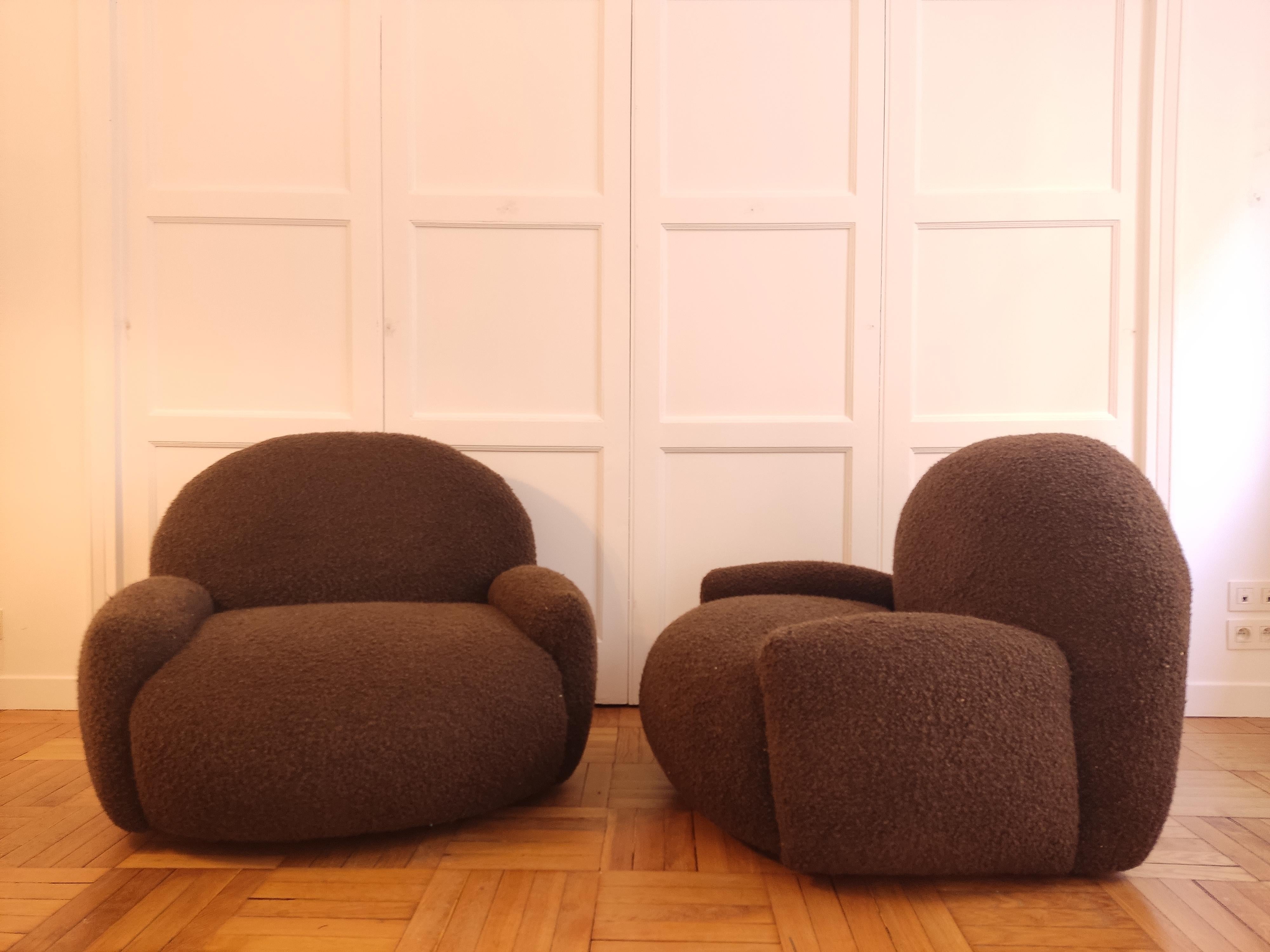 Italian Pair of armchairs 70s restored with bouclé Chocolat