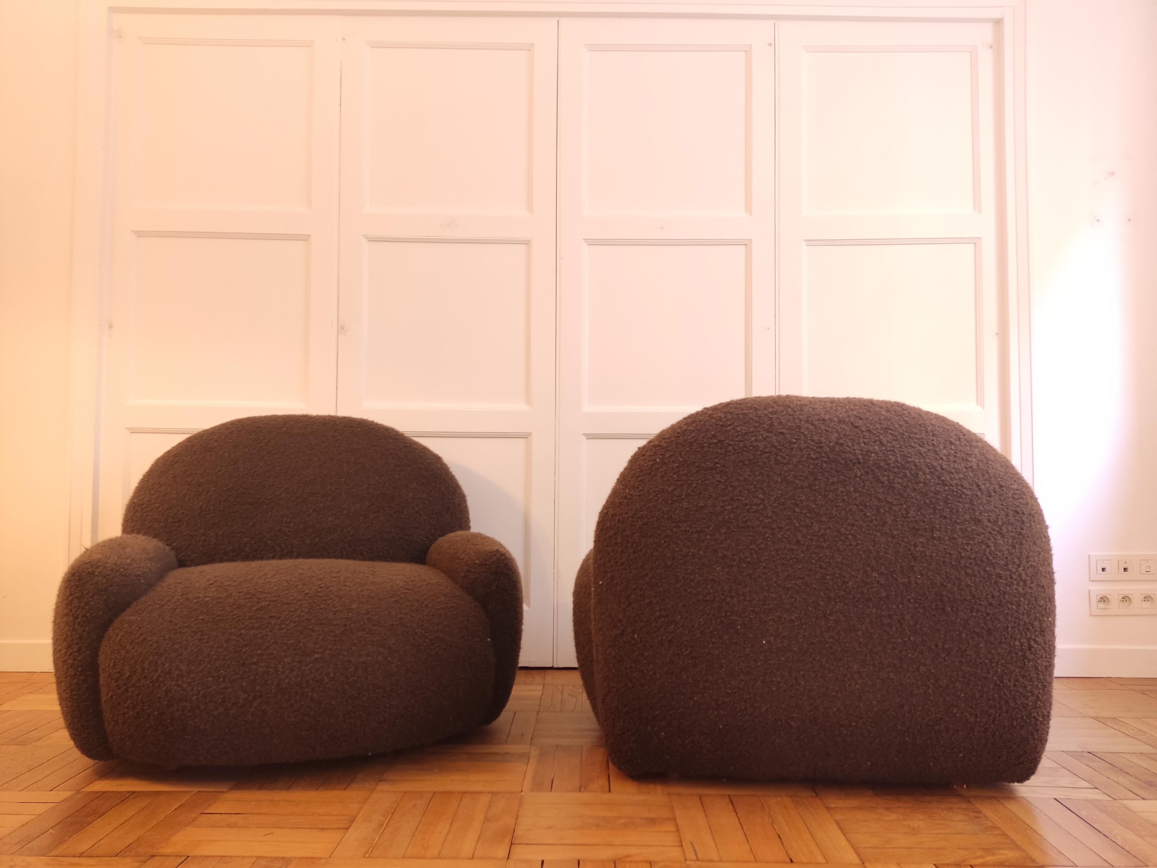 Pair of armchairs 70s restored with bouclé Chocolat In Good Condition In Paris, FR