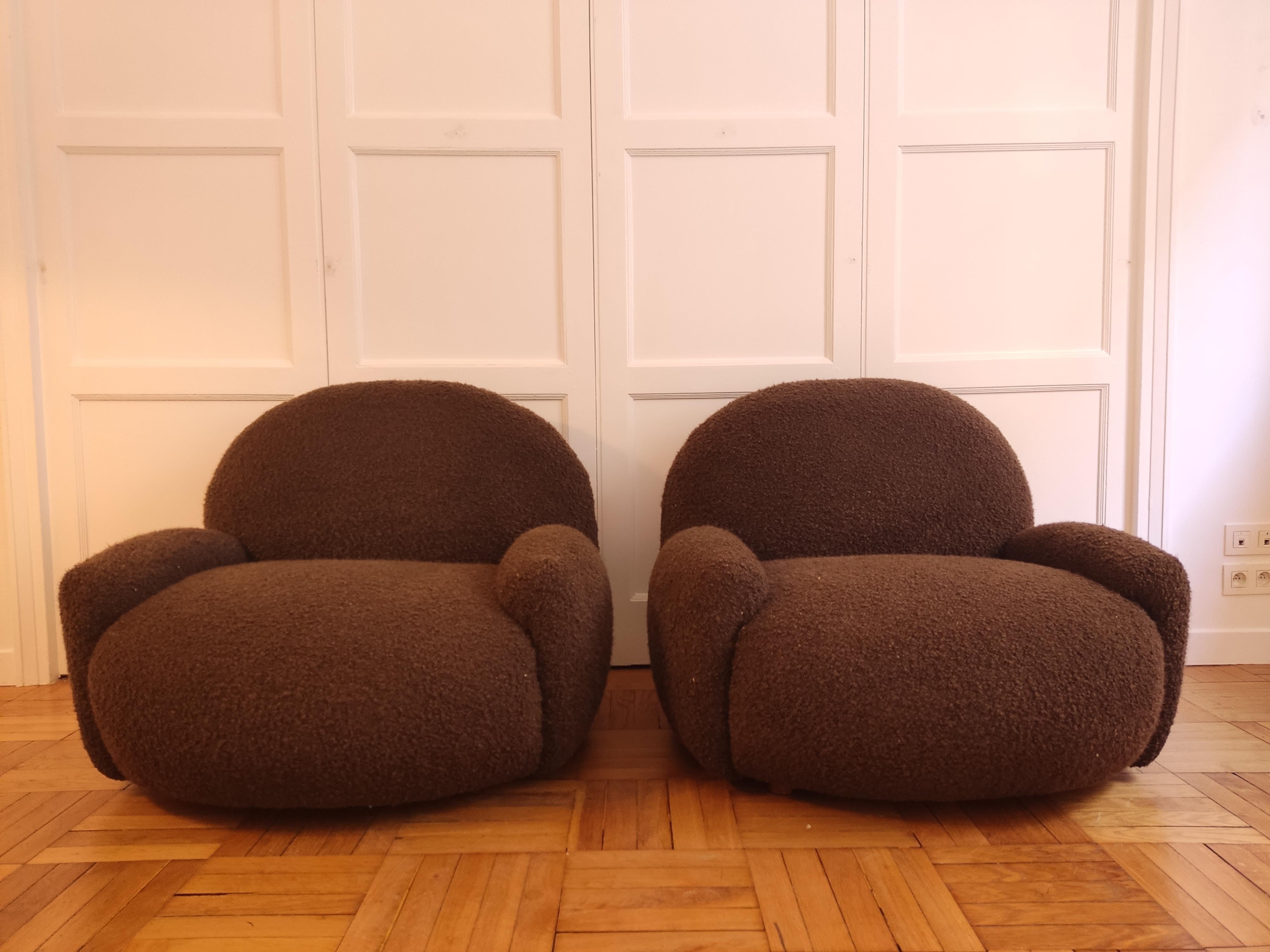 20th Century Pair of armchairs 70s restored with bouclé Chocolat