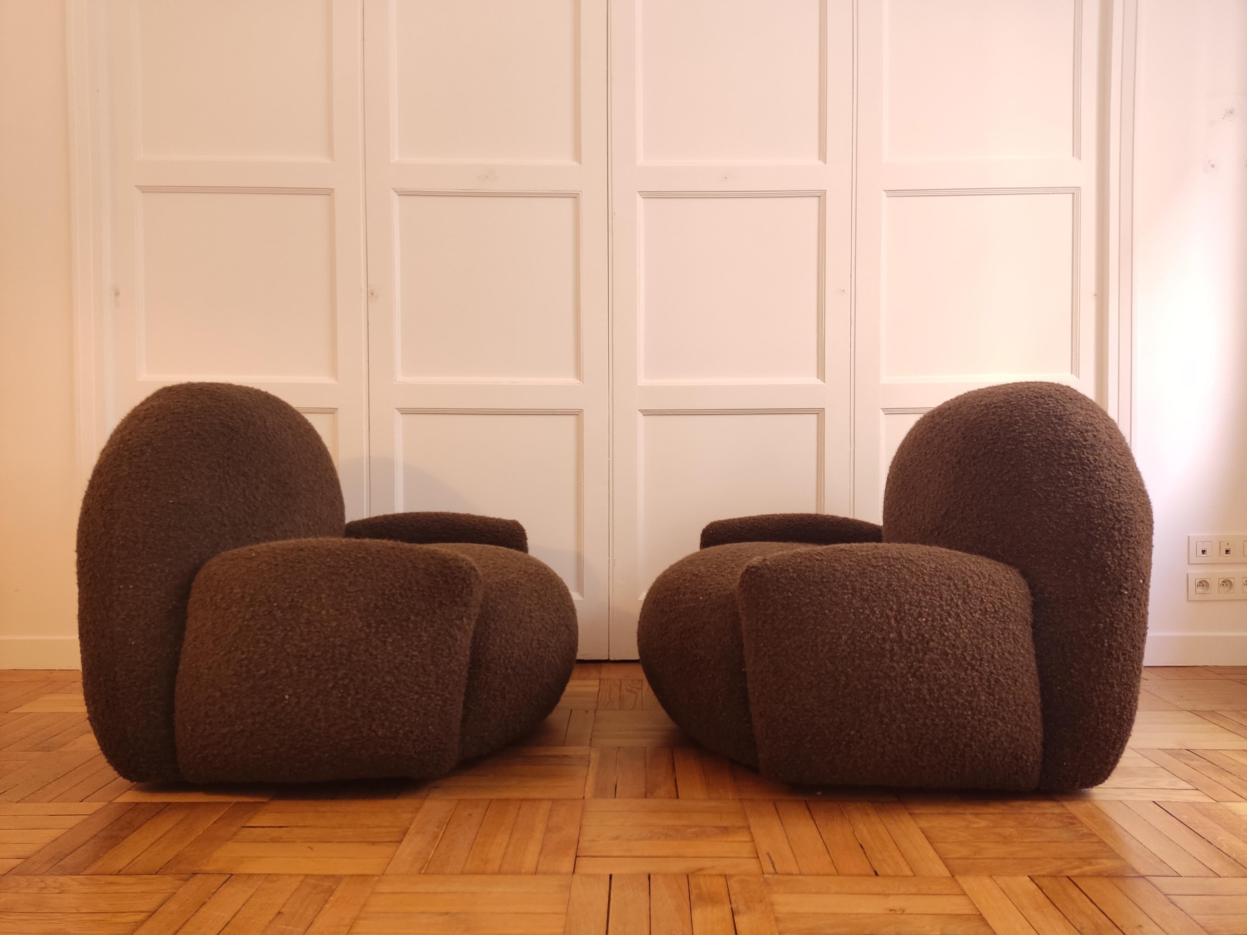 Pair of armchairs 70s restored with bouclé Chocolat 1