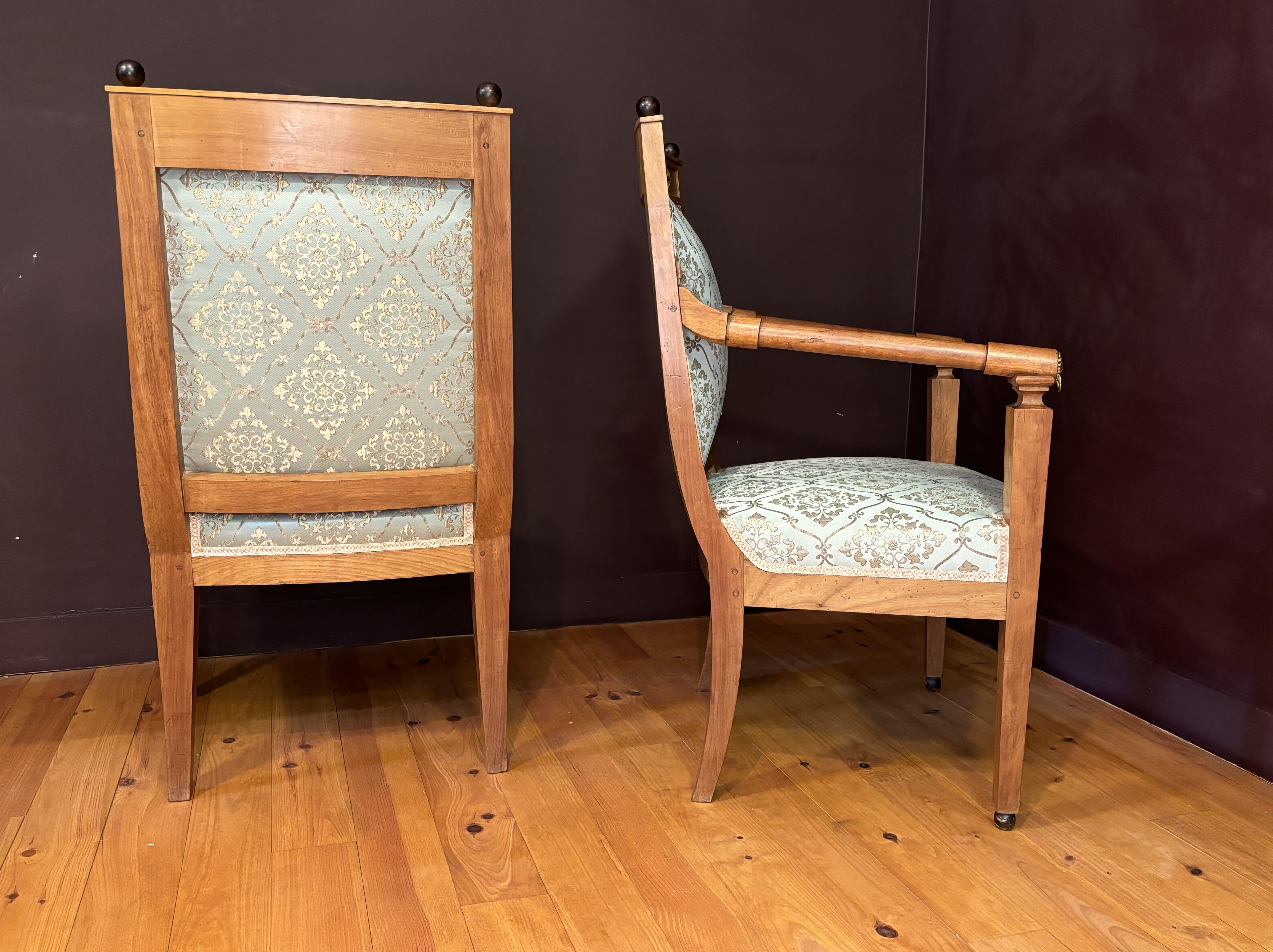 Pair Of Armchairs And Curule Stool, Restoration Period, France, 19th Century In Good Condition In RUEIL-MALMAISON, FR