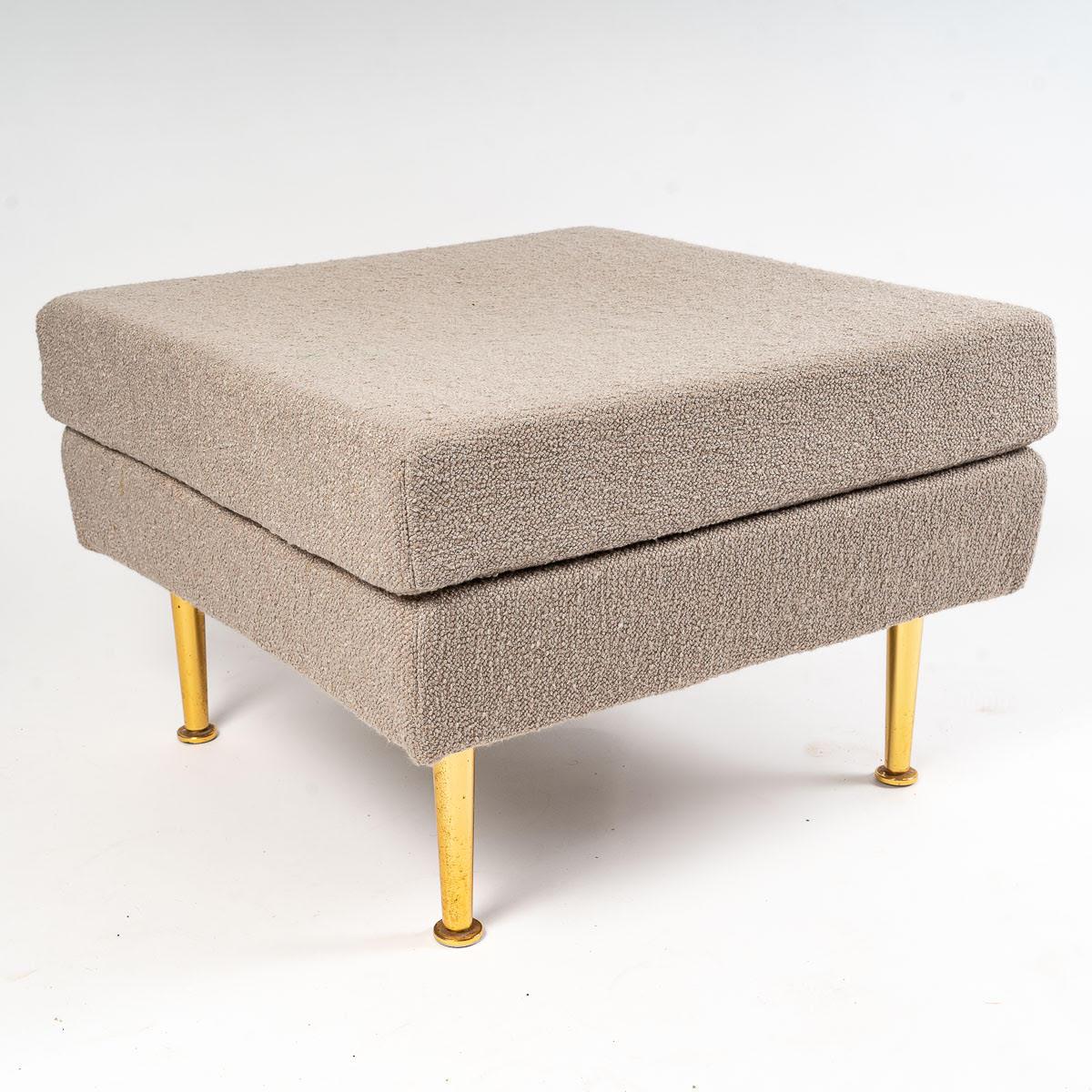 Moderne Paire de fauteuils et repose-pieds, édition Airborne, modèle Star, vers 1970. en vente
