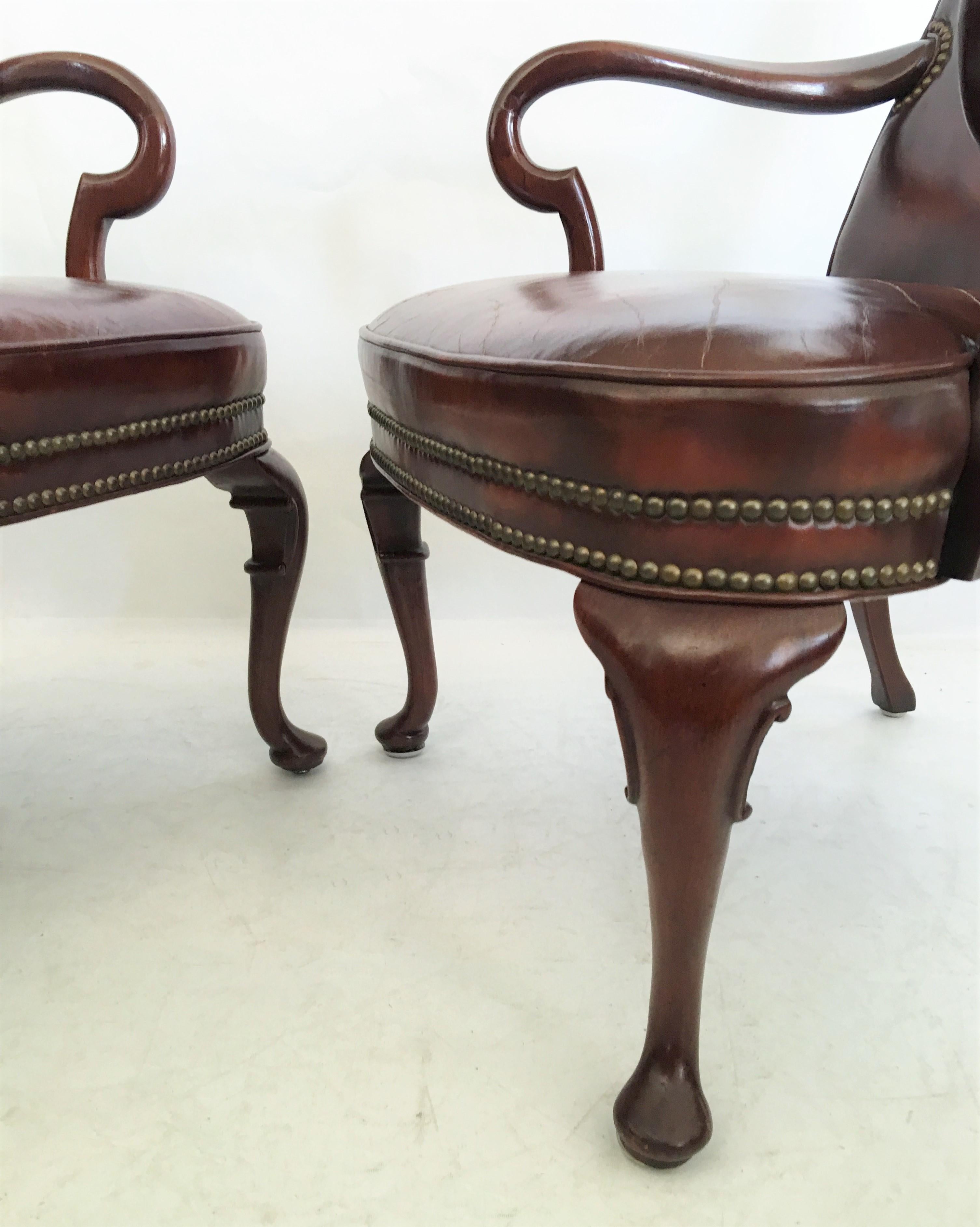 Late 20th Century Pair of Armchairs and Table by Hickory Chair Co.