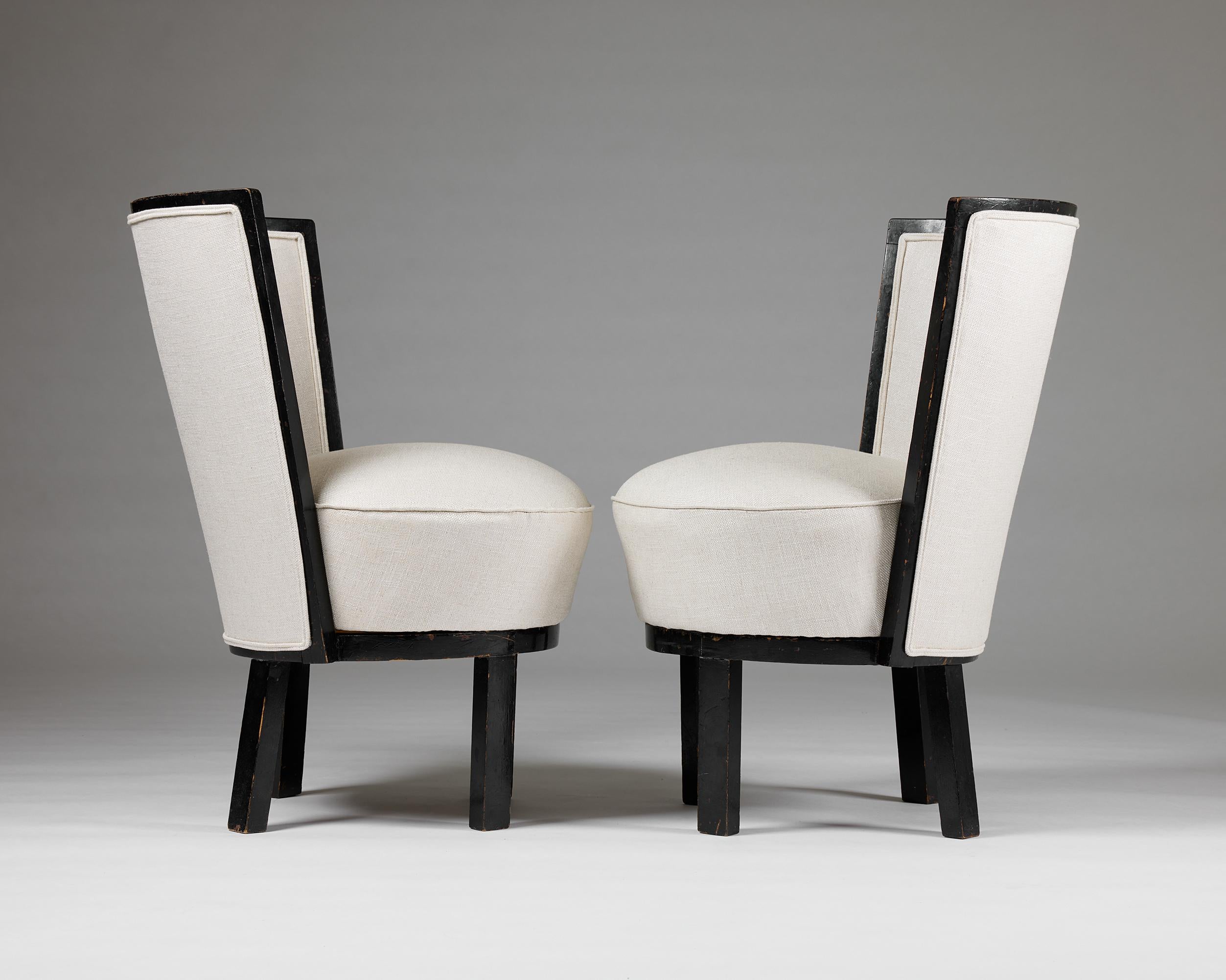 Svedese Coppia di poltrone Art Deco in legno laccato nero in vendita
