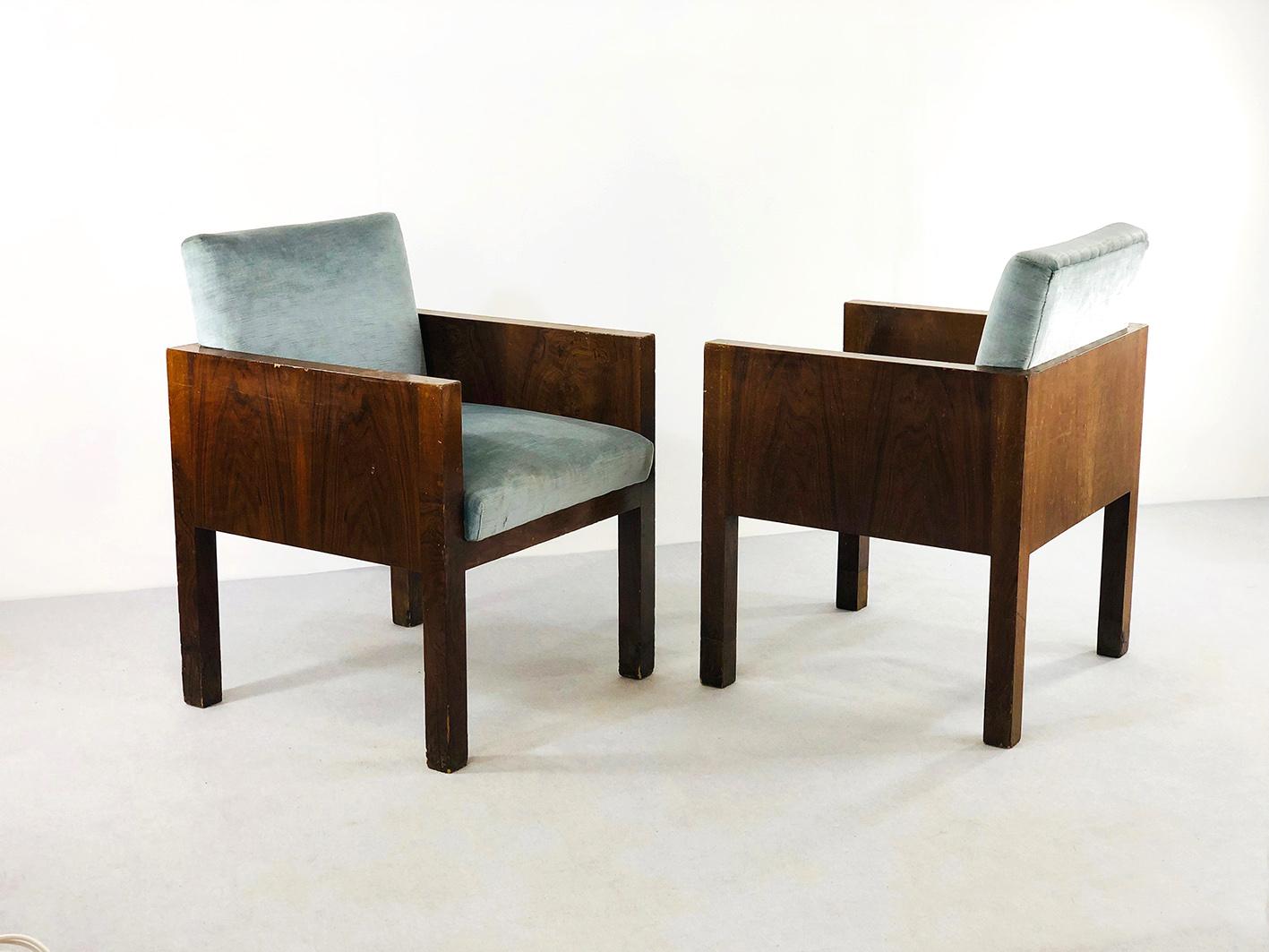 Beautiful pair of 1940s armchairs attributed to Franco Albini in walnut. 
The fabric used for the upholstery of the two Franco Albini armchairs is original of the time, fine velvet in sugar paper color. They are ideal to complete a vintage decor in