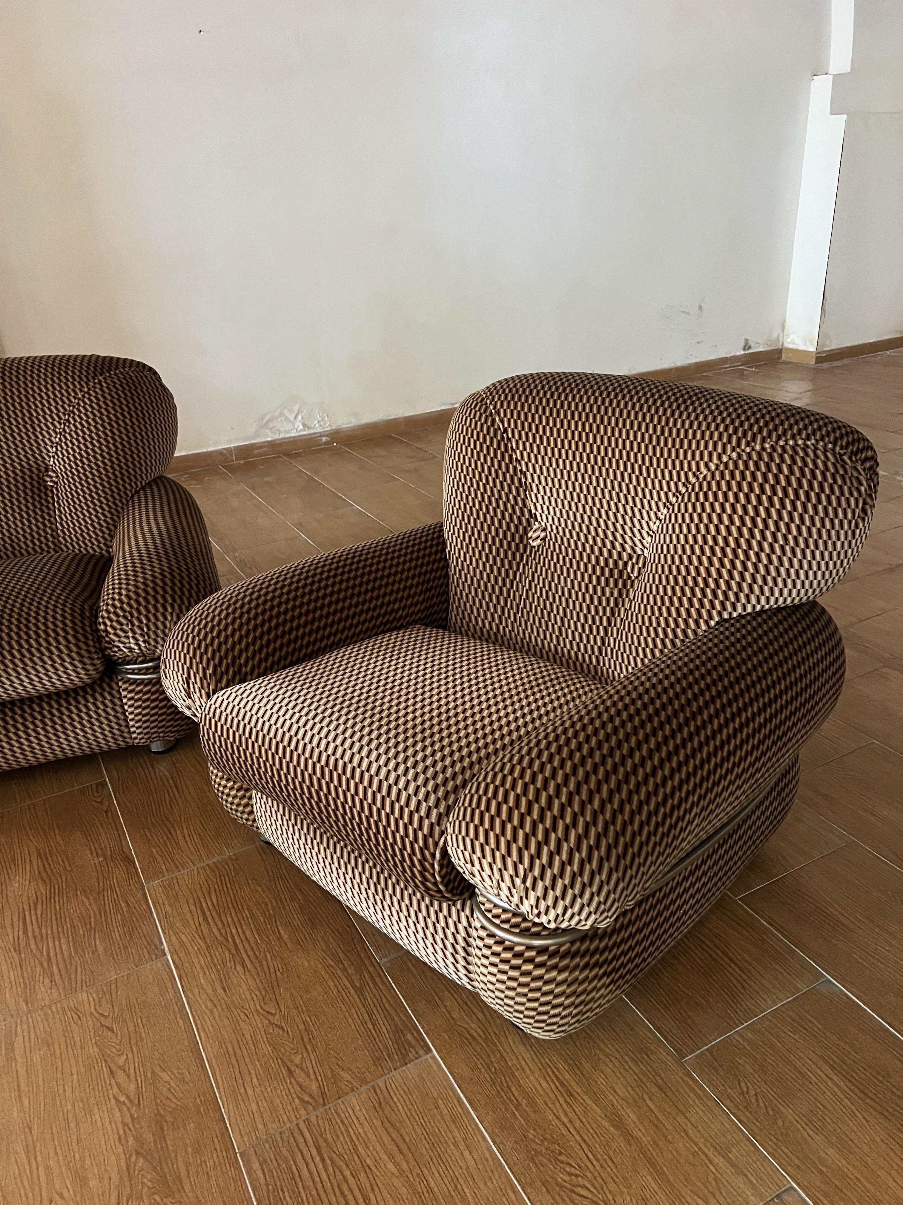 Coppia di poltrone attribuite ad Adriano Piazzesi - Velluto marrone originale degli anni '70 in vendita 3