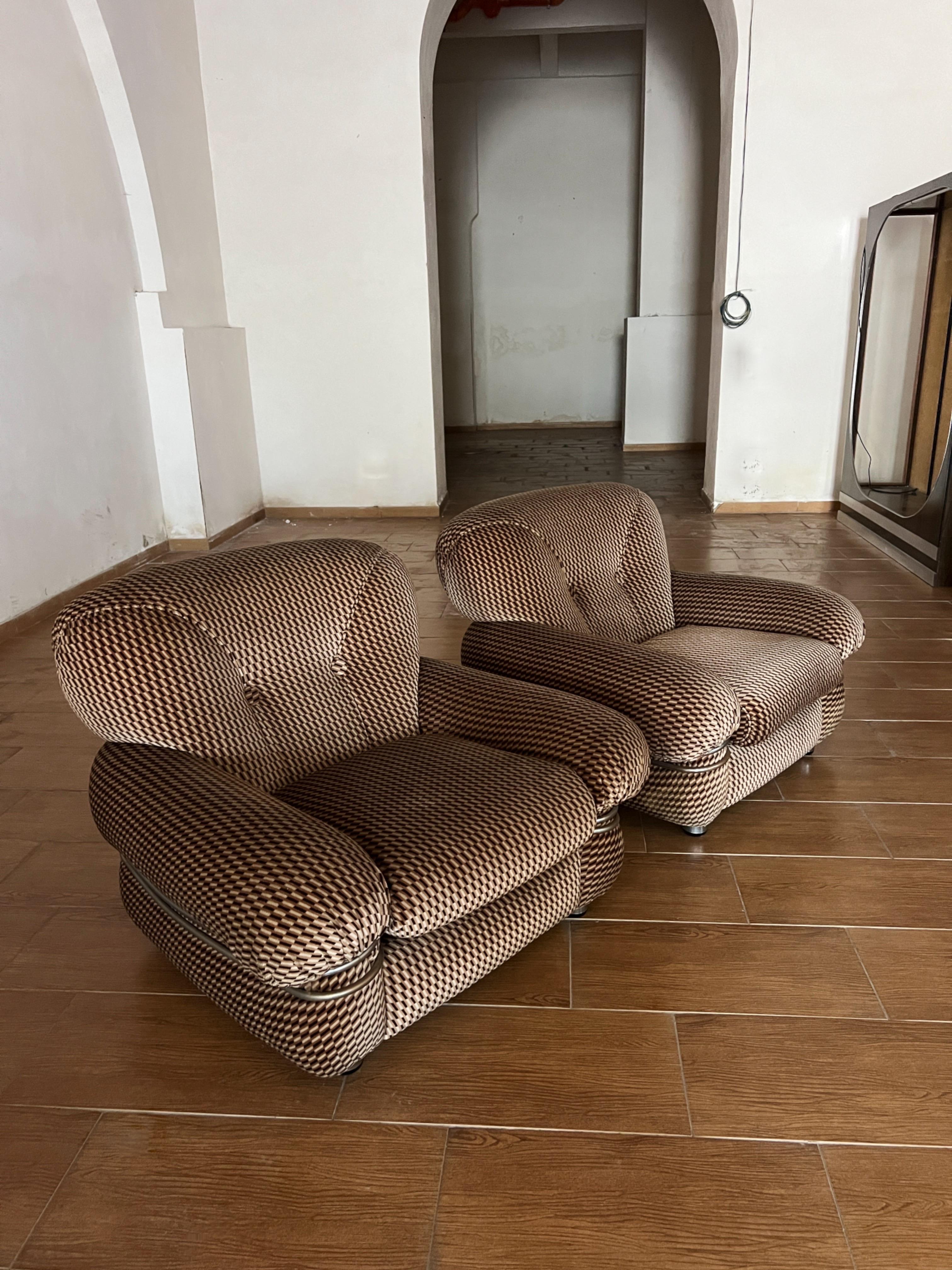 Coppia di poltrone attribuite ad Adriano Piazzesi - Velluto marrone originale degli anni '70 in vendita 7