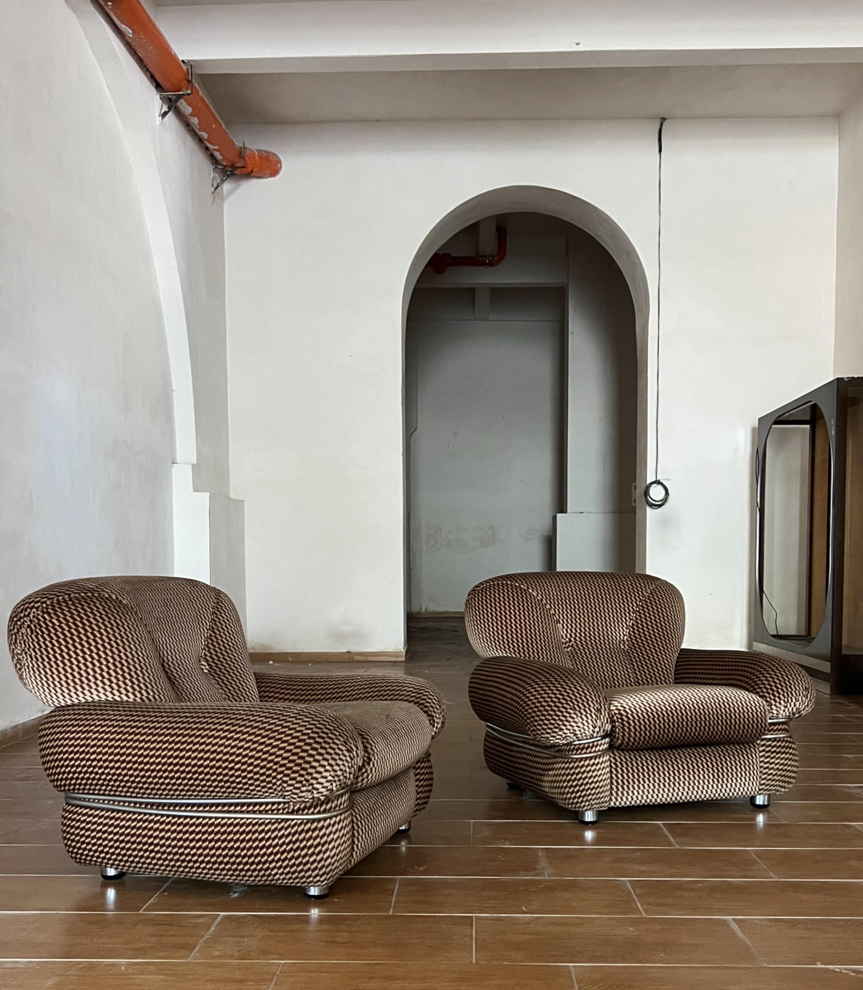 Coppia di poltrone attribuite ad Adriano Piazzesi - Velluto marrone originale degli anni '70 in vendita 8