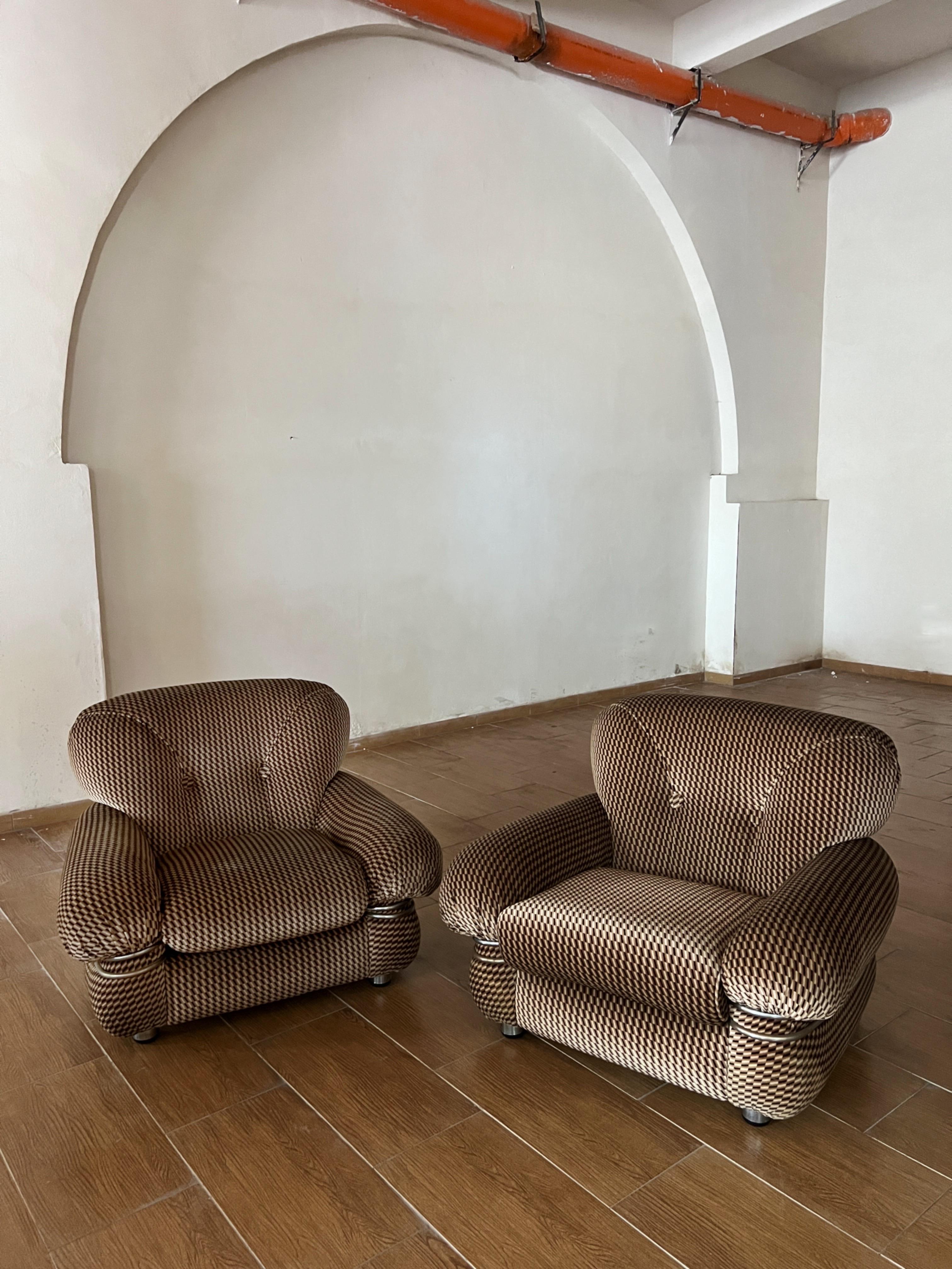 Coppia di poltrone attribuite ad Adriano Piazzesi - Velluto marrone originale degli anni '70 in vendita 9