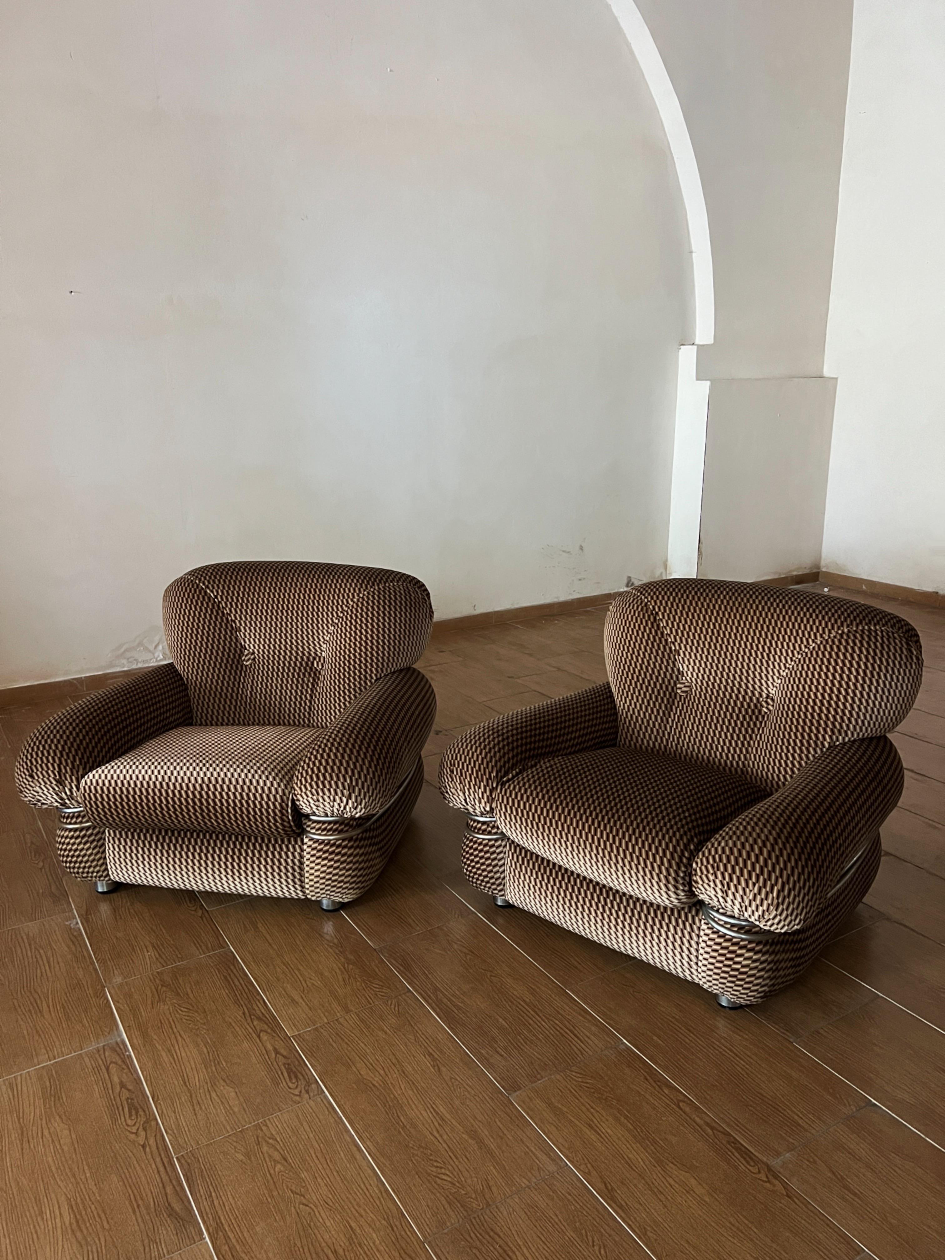 Coppia di poltrone attribuite ad Adriano Piazzesi - Velluto marrone originale degli anni '70 In condizioni buone in vendita a Palermo, PA