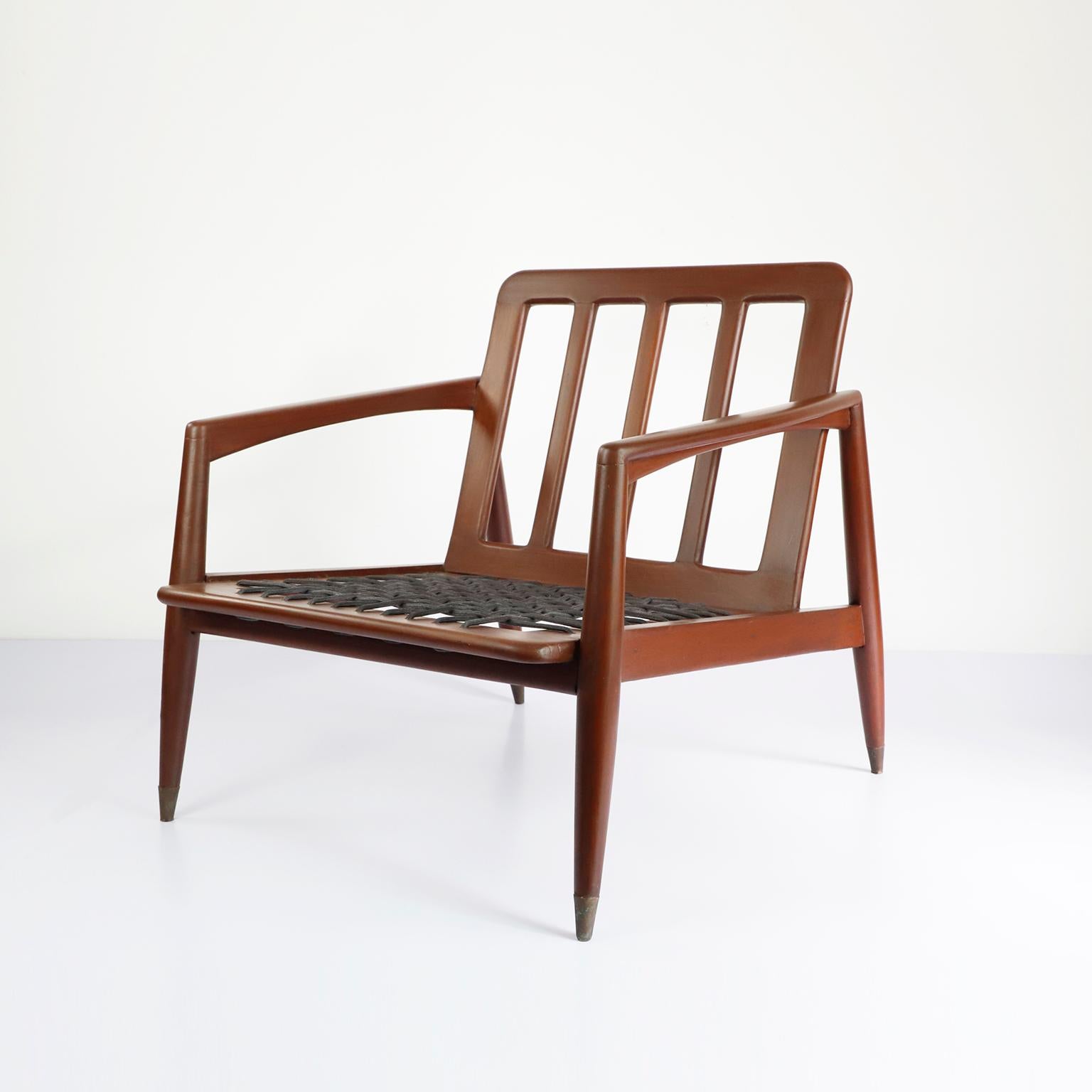 Un raro set di due poltrone attribuito a Charles Wood per Regil de Yucatan nel 1952 in un fantastico legno di mogano e dettagli in ottone.


Charles W. Allen.

Charles W. Allen era un designer d'interni americano che lavorava per Regil de