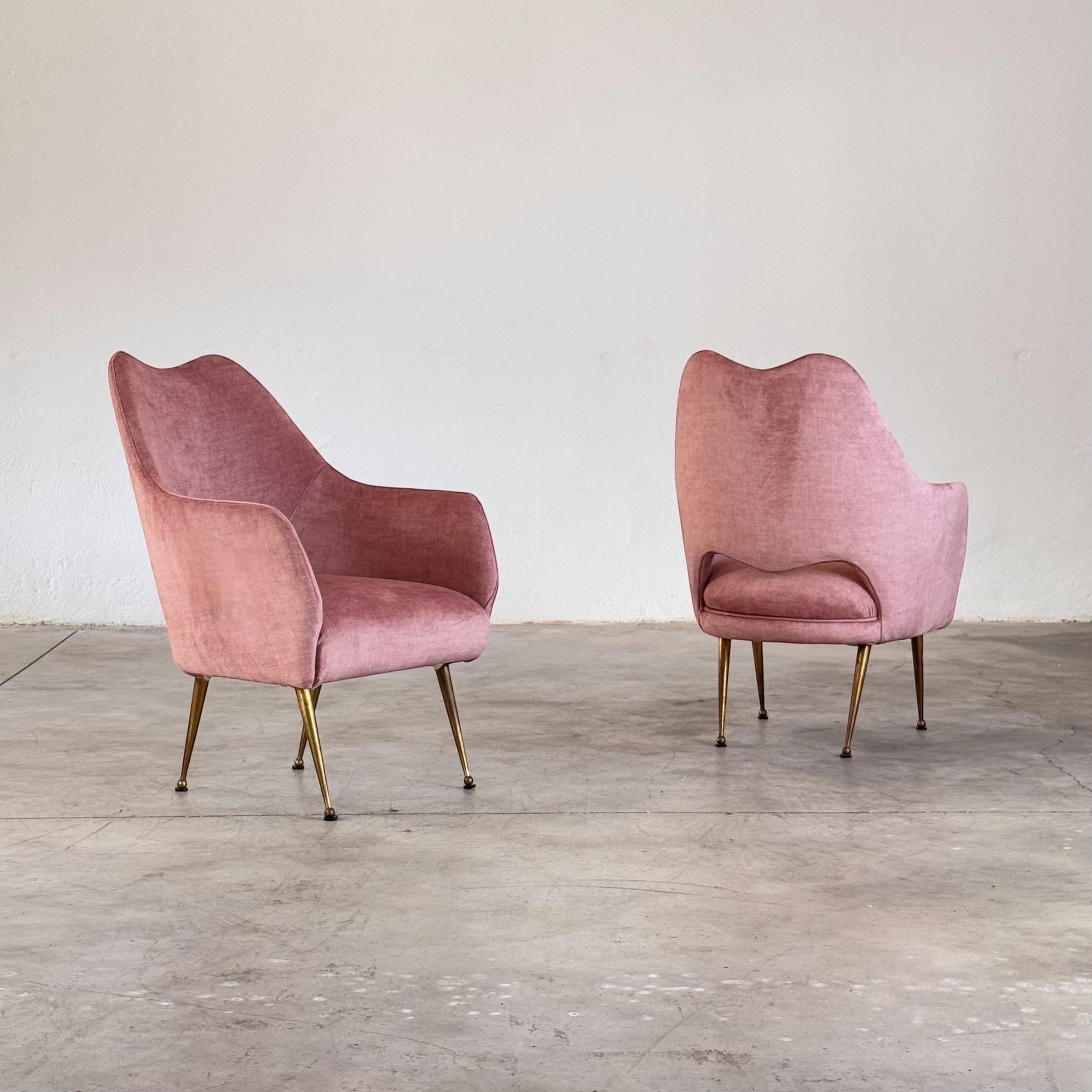 Mid-Century moderno Coppia di poltrone attribuite a Federico Munari per ISA Bergamo, Italia, anni '50 in vendita