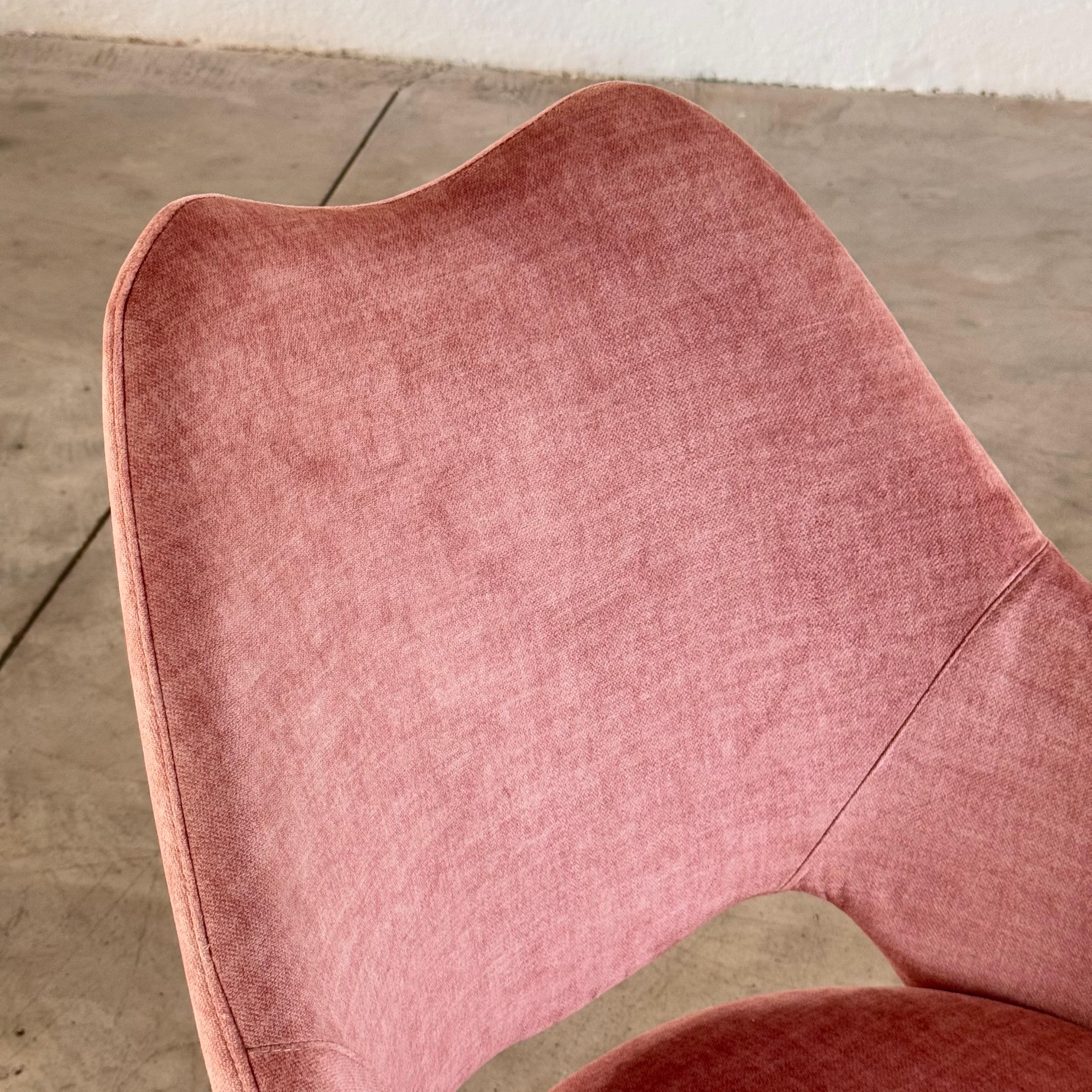 Ottone Coppia di poltrone attribuite a Federico Munari per ISA Bergamo, Italia, anni '50 in vendita