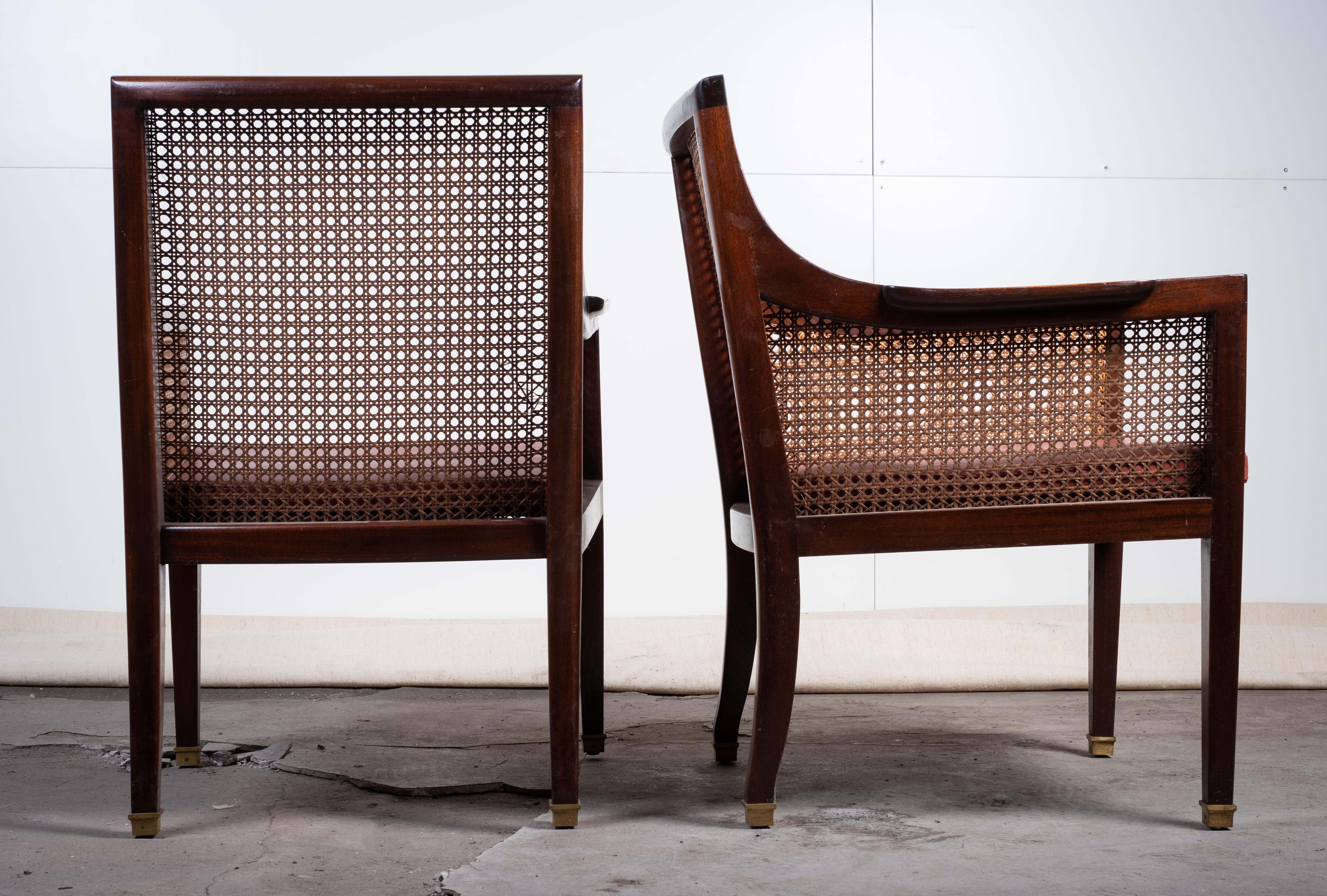 Danese Coppia di poltrone attribuite a Fritz Henningsen, Danimarca, anni '40 in vendita