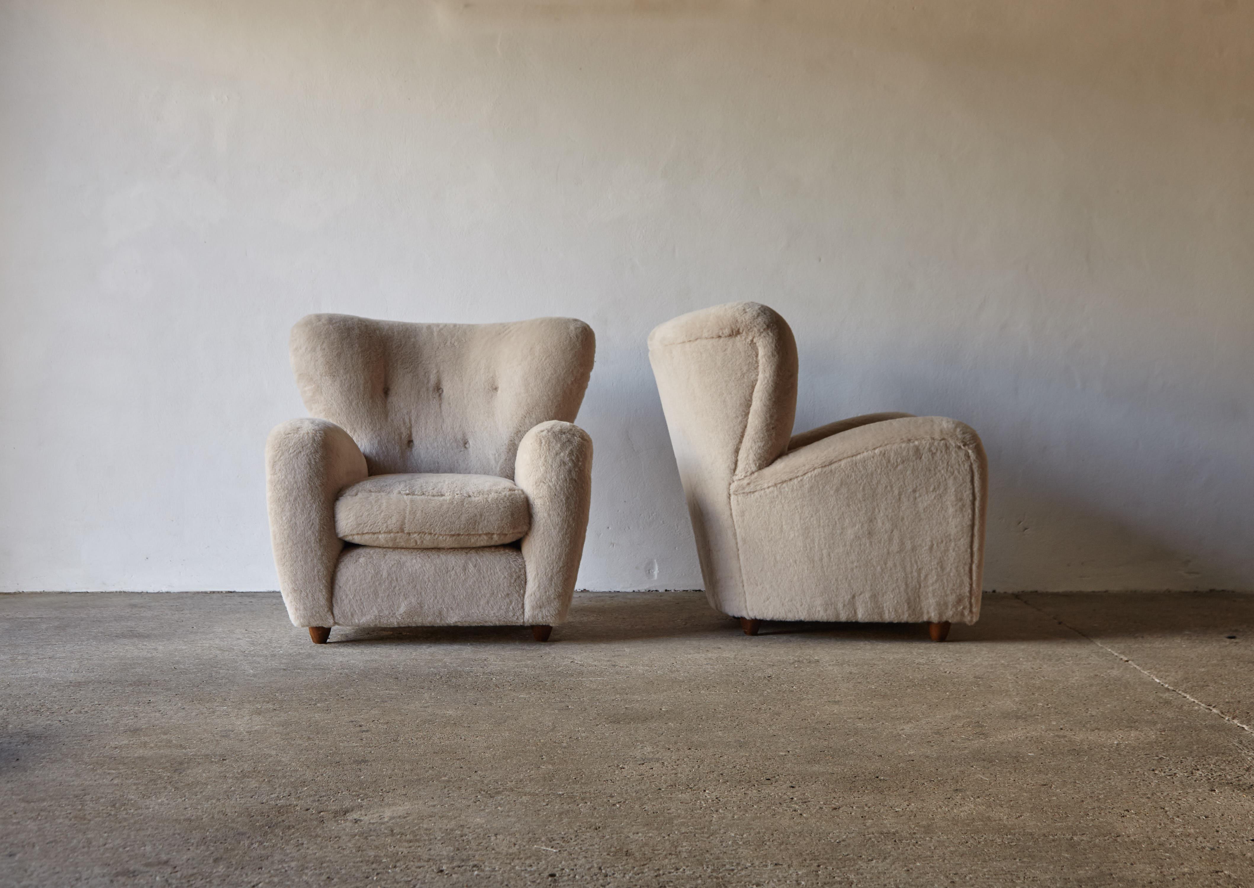 Mid-Century Modern Pair of Armchairs attributed to Paolo Buffa, Italy, 1950s