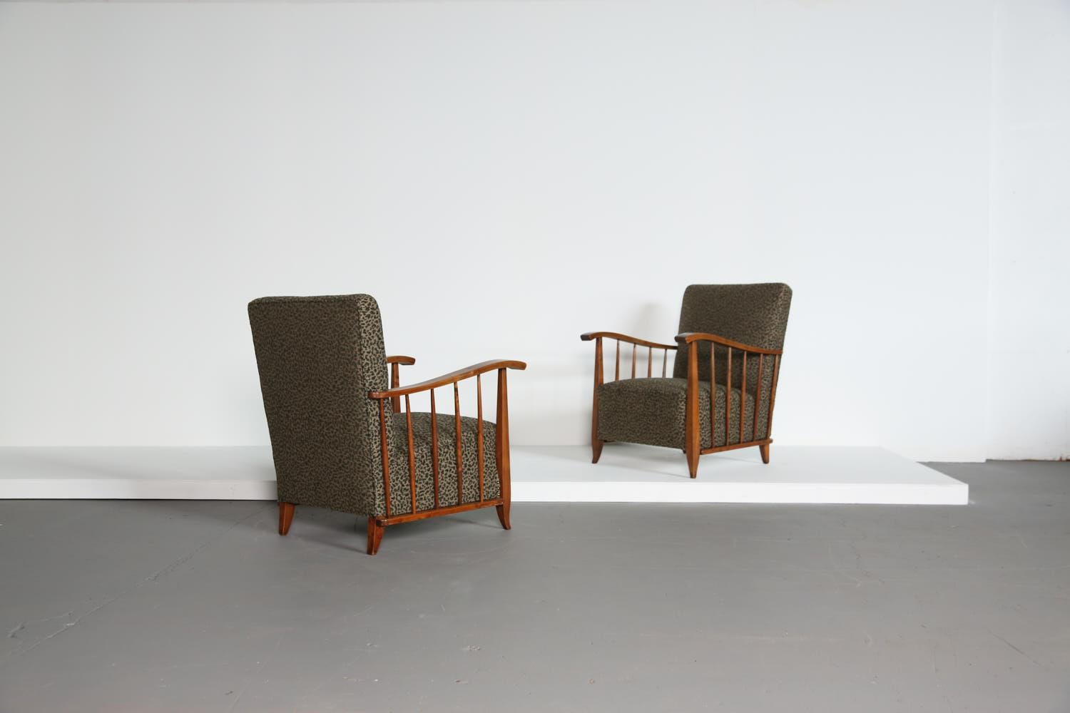 italien Paire de fauteuils, attribuée à Paolo Buffa, Italie, années 1950 en vente