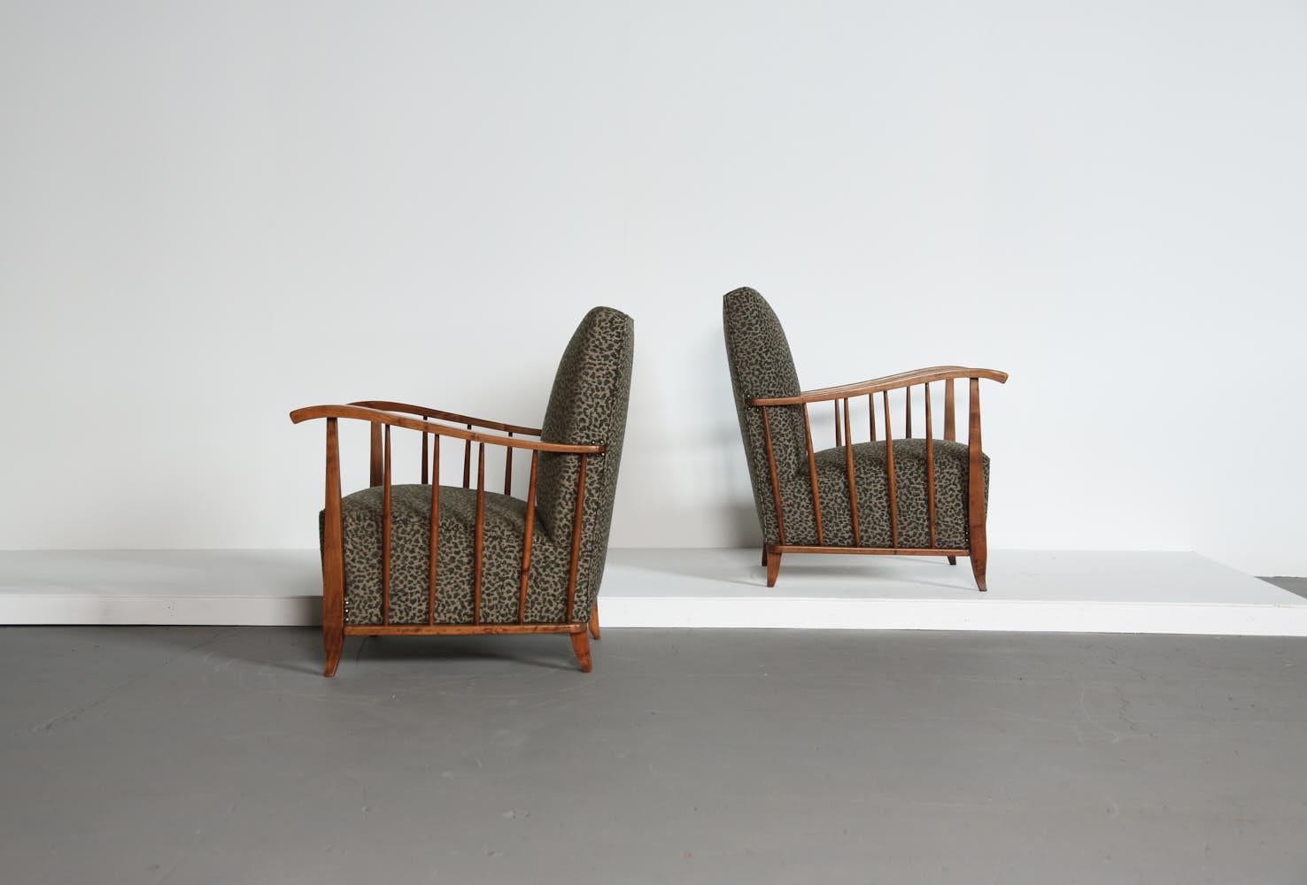 Paire de fauteuils, attribuée à Paolo Buffa, Italie, années 1950 Bon état - En vente à LEWES, GB