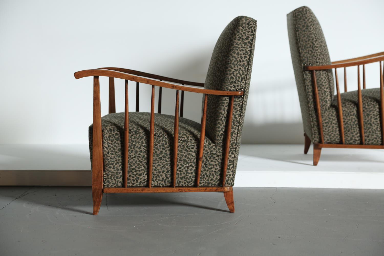 20ième siècle Paire de fauteuils, attribuée à Paolo Buffa, Italie, années 1950 en vente