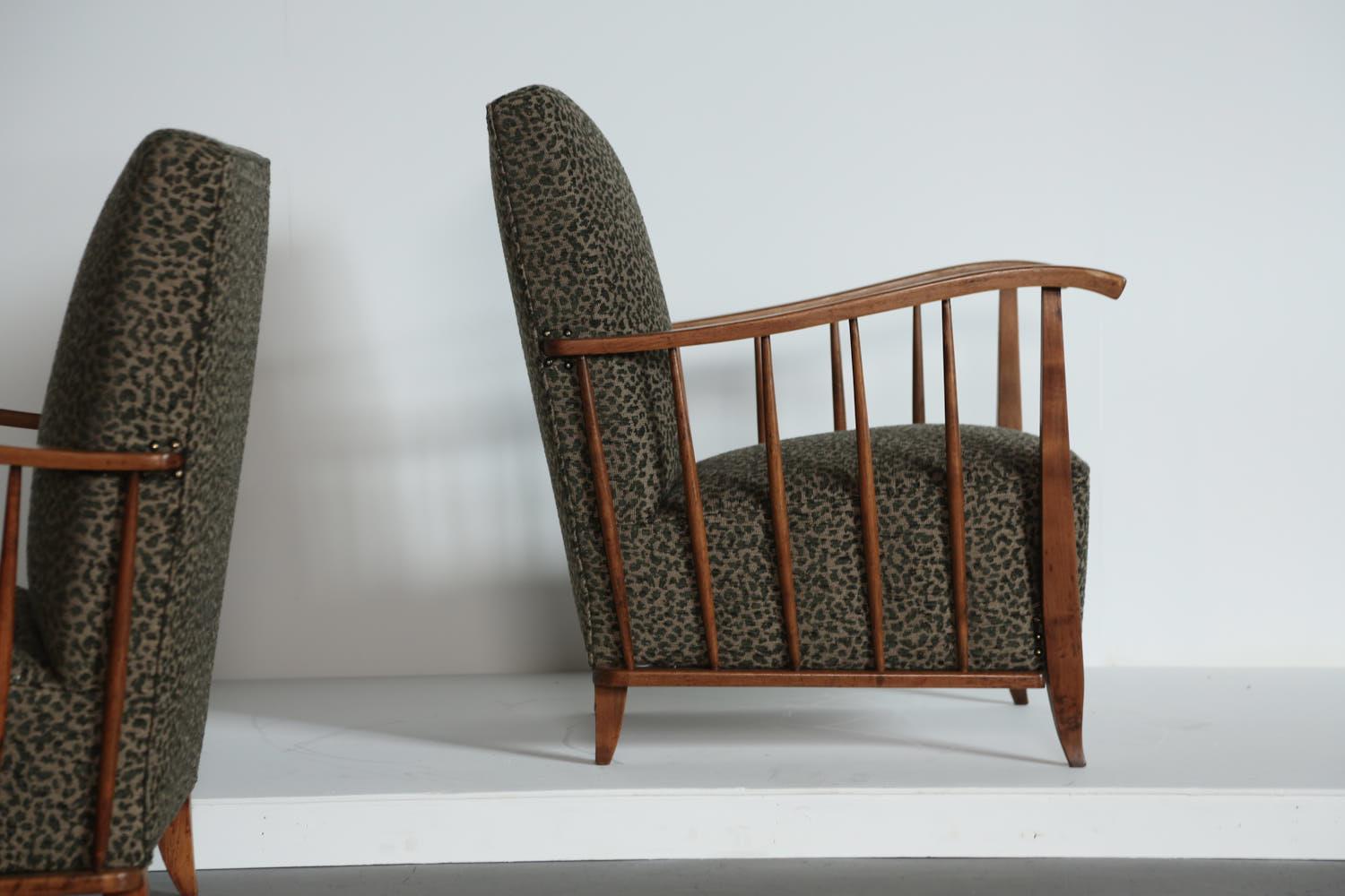 Alpaga Paire de fauteuils, attribuée à Paolo Buffa, Italie, années 1950 en vente
