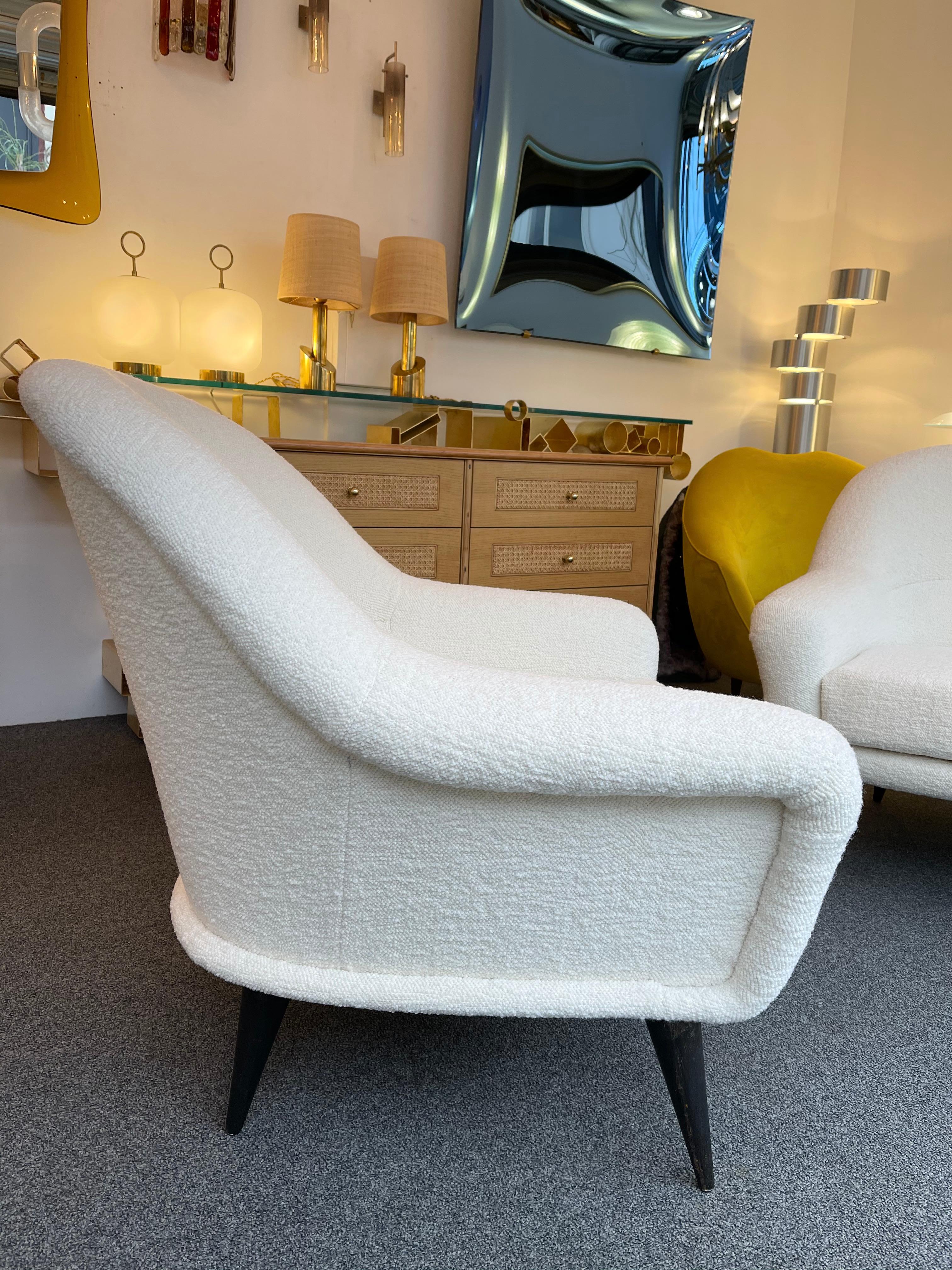 Rare pair of armchairs or lounge chairs by the French designer Charles Ramos, early 1950s, great classical fabrication. Fully upholstered in editor bouclé fabric. Famous design like Gio Ponti, Gianfranco Frattini, Cassina, Osvaldo Borsani, Joe