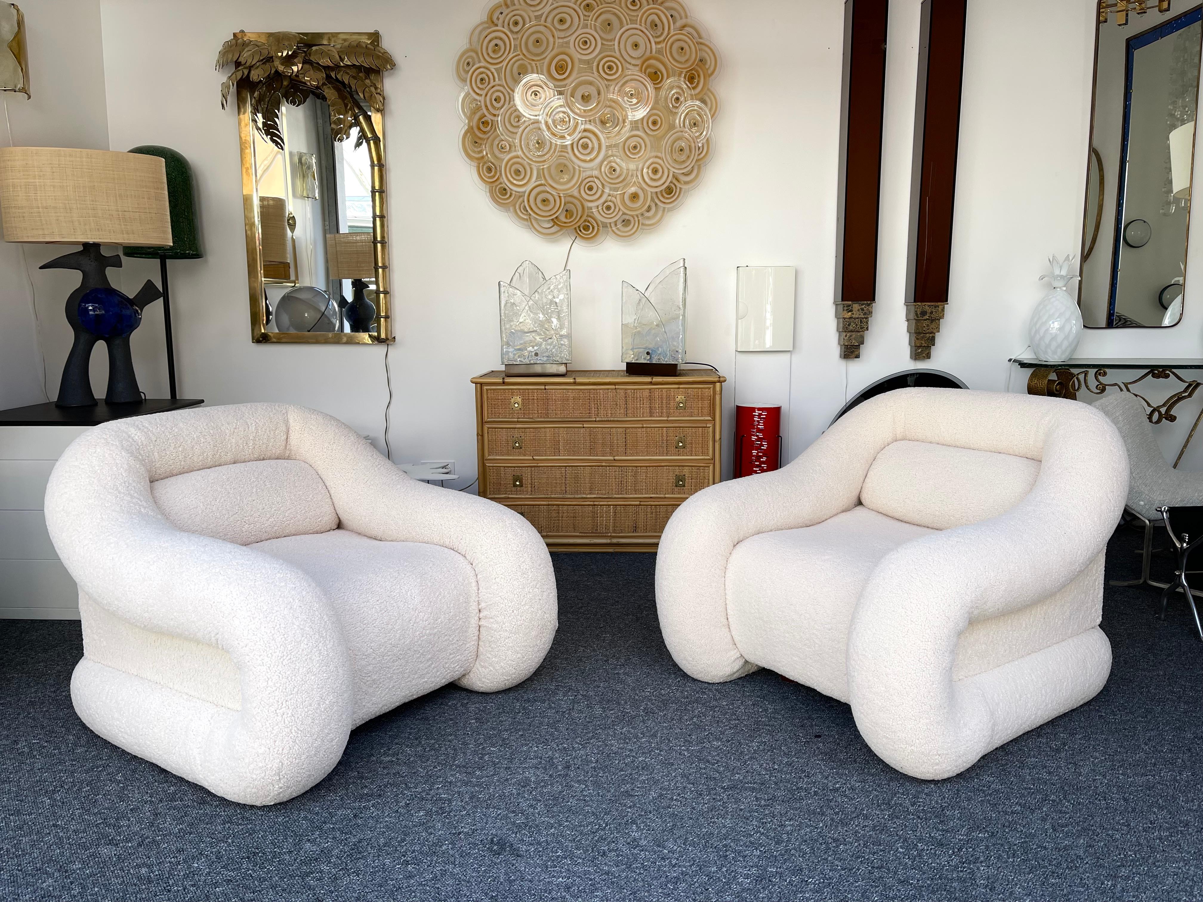Pair of Armchairs Bouclé Fabric, Italy, 1970s In Good Condition In SAINT-OUEN, FR