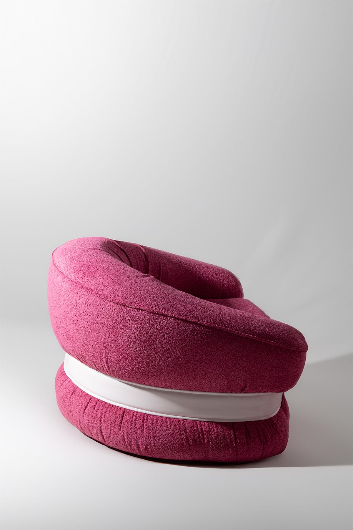 Bouclé Paire de fauteuils Premiere d'Adriano Piazzesi en bouclé rose en vente